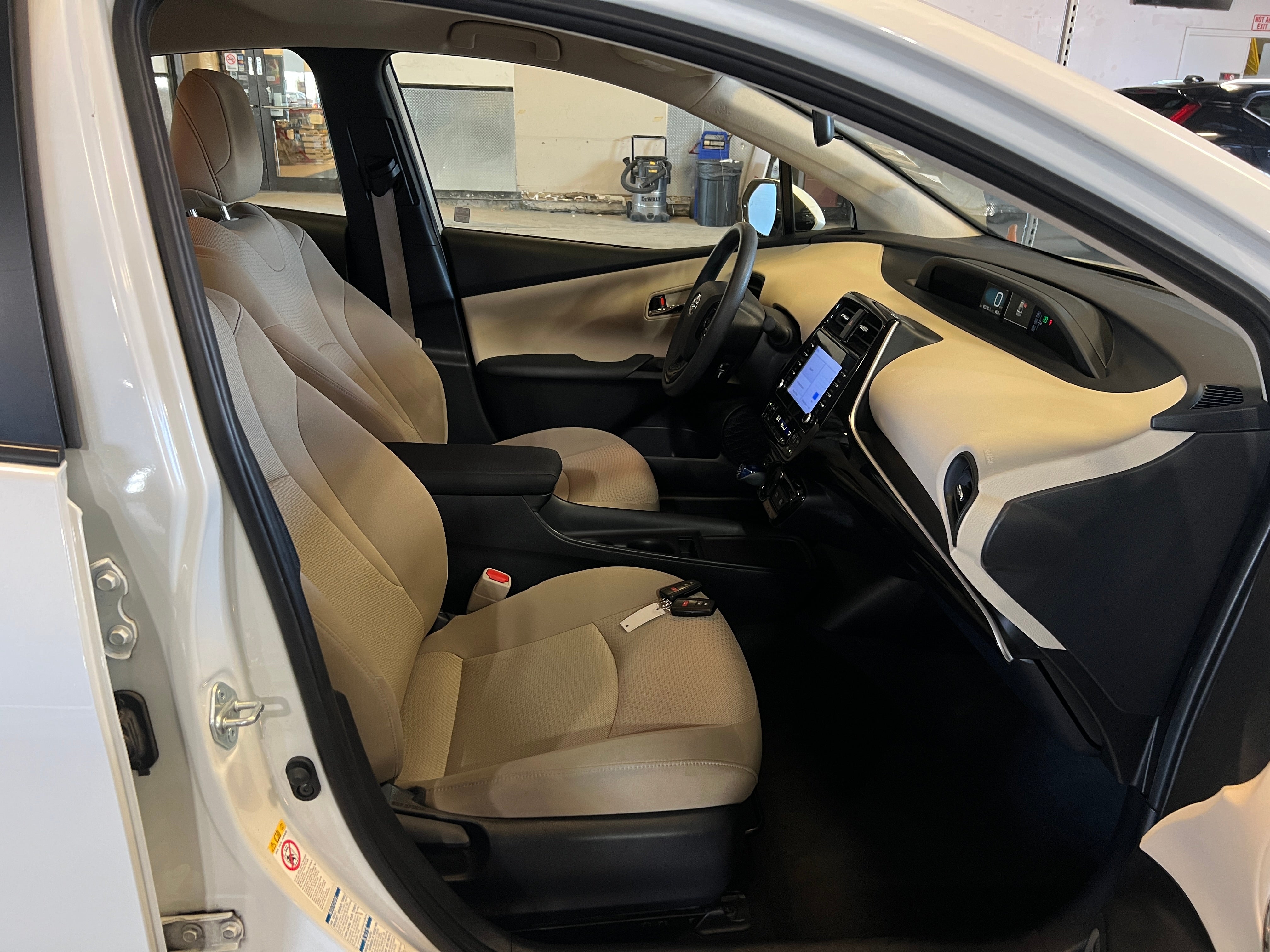 2020 Toyota Prius LE 2