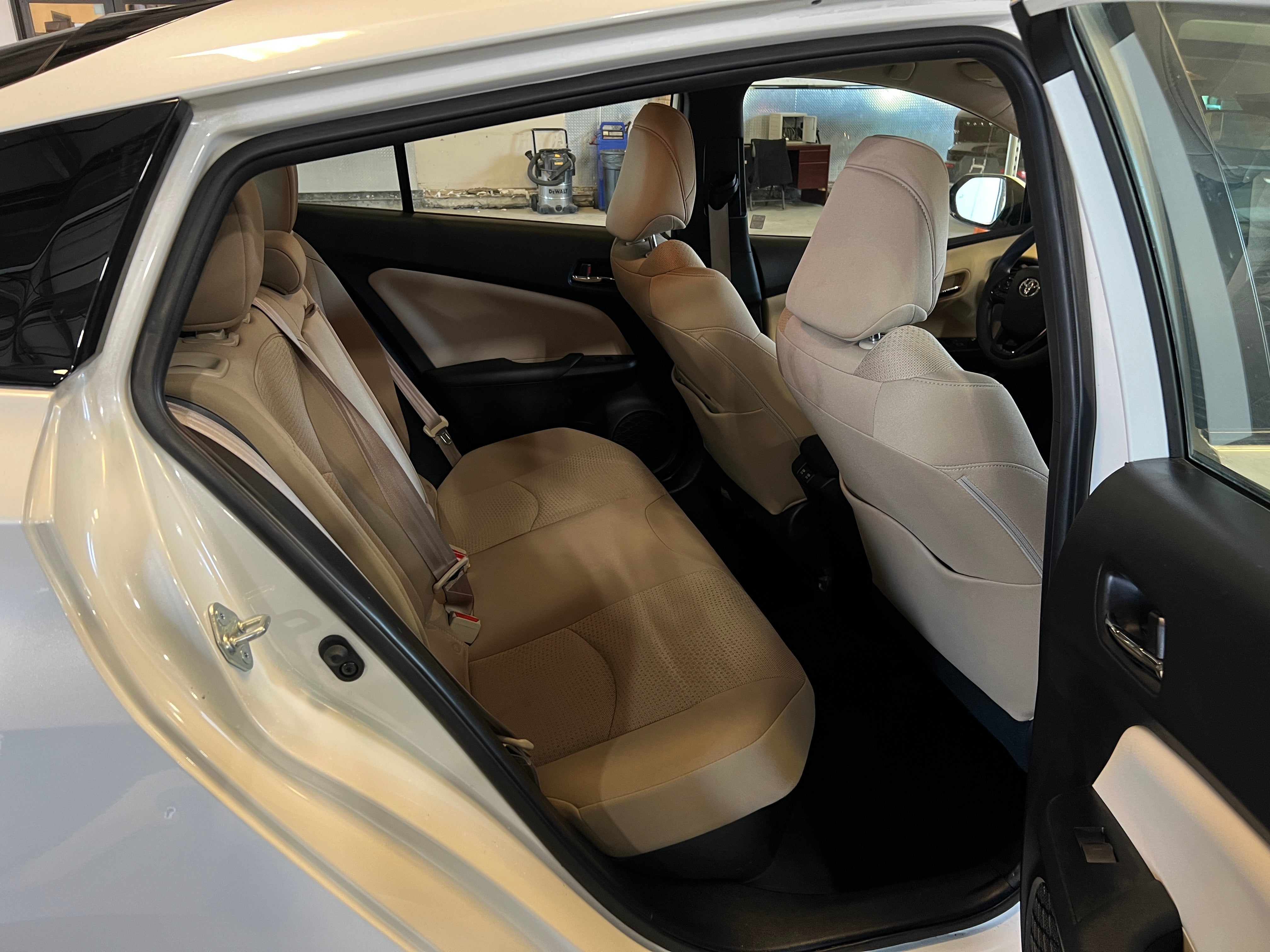 2020 Toyota Prius LE 6