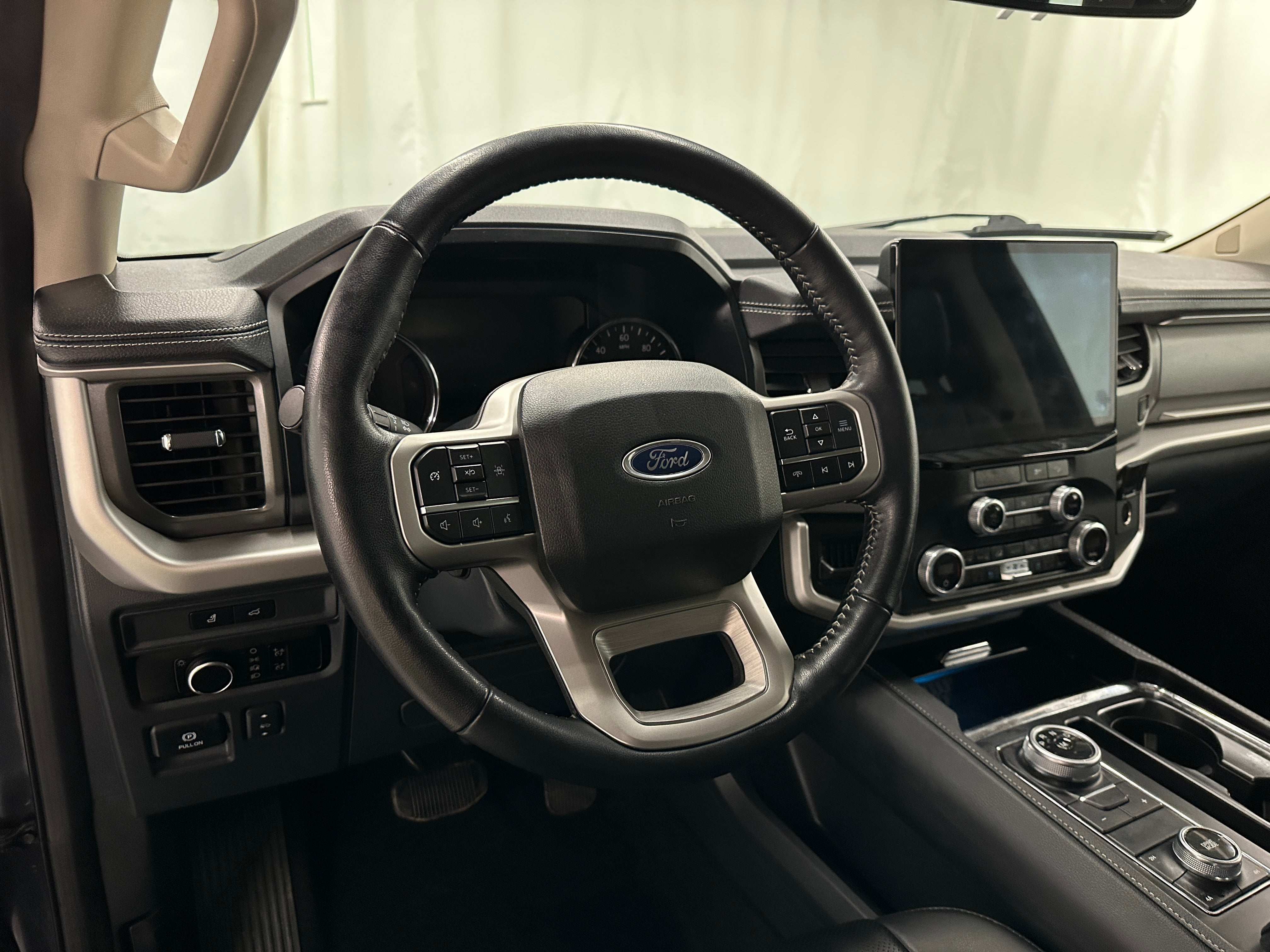 2023 Ford Expedition XLT 4