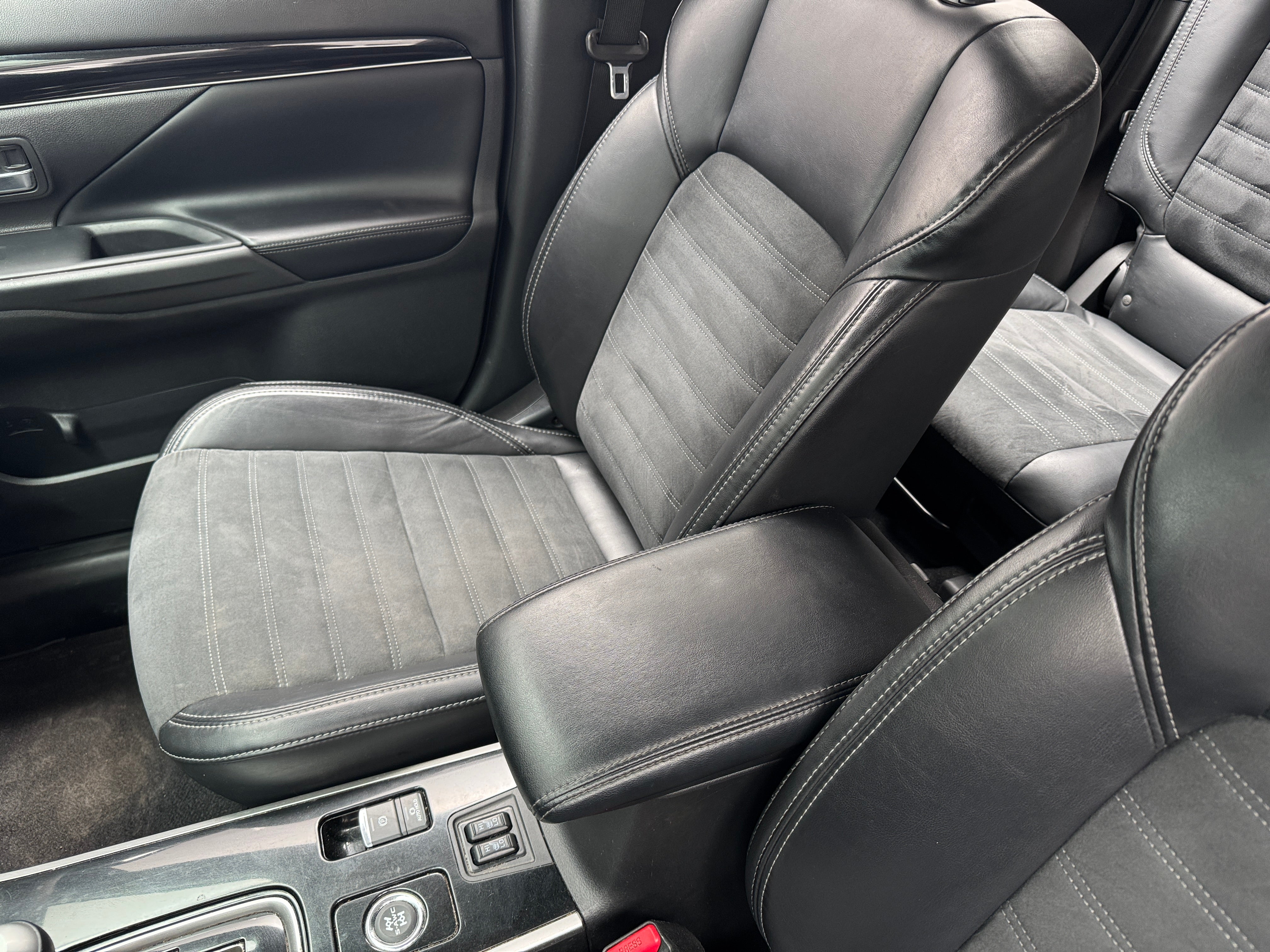 2019 Mitsubishi Outlander SE 2