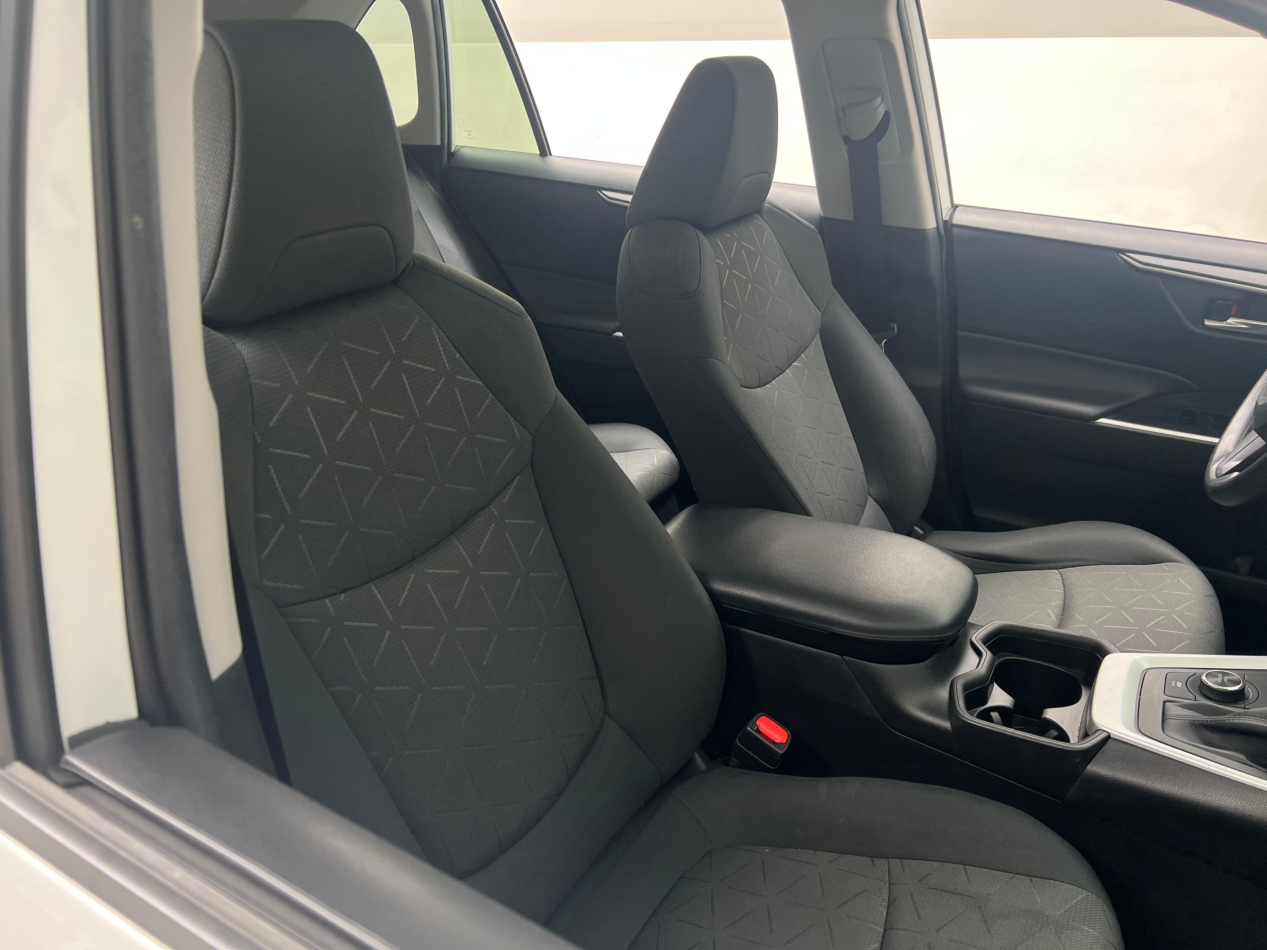 2021 Toyota RAV4 XLE 2