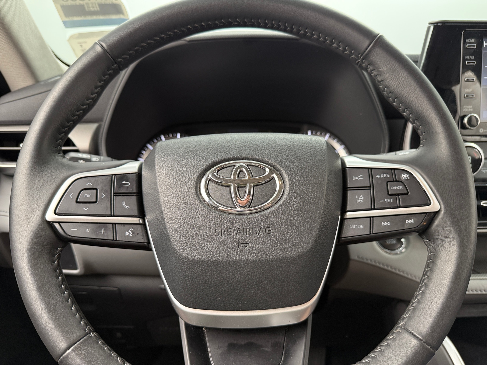 Thumbnail: 2022 Toyota Highlander - 5