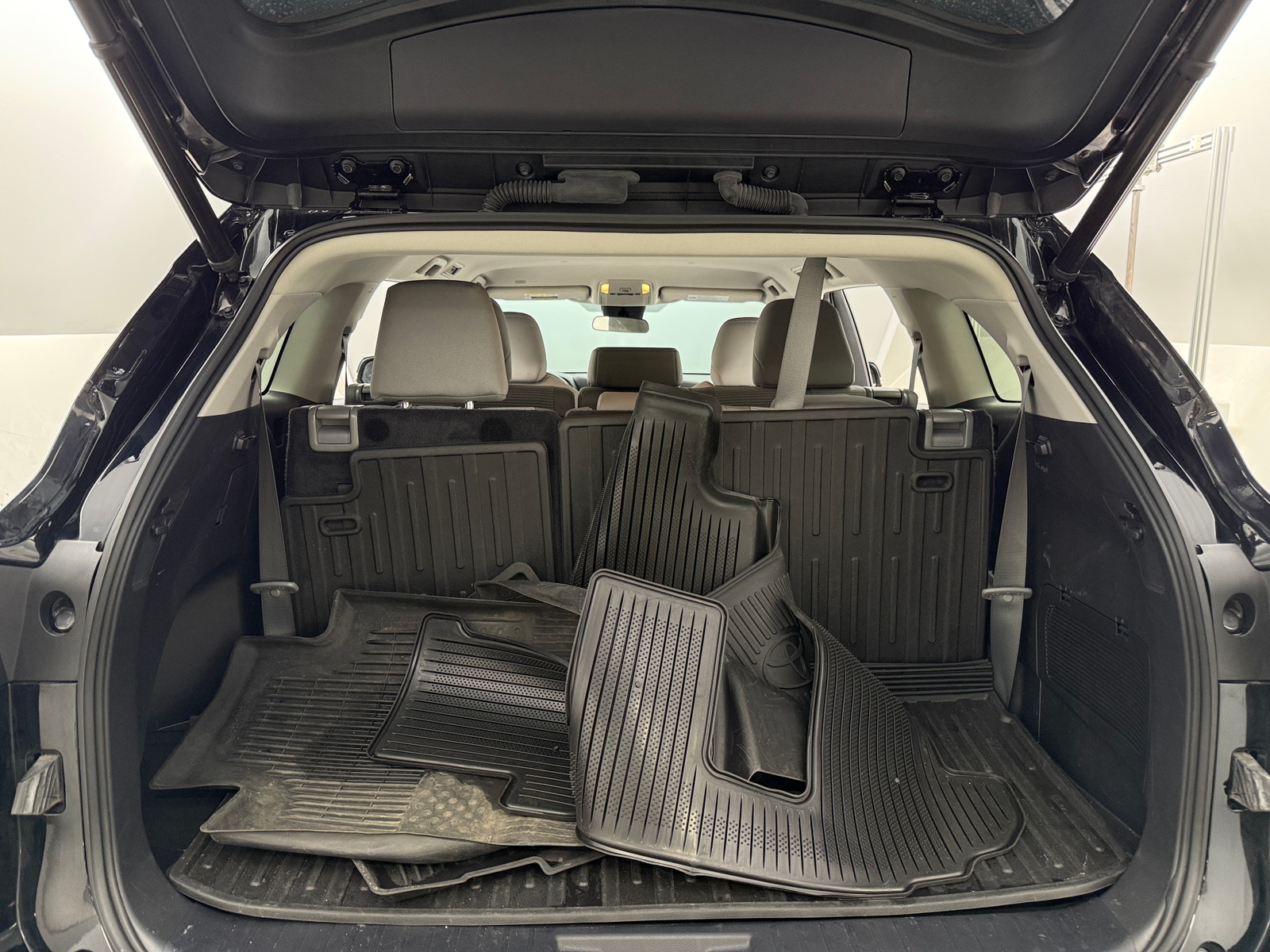 Thumbnail: 2022 Toyota Highlander - 7