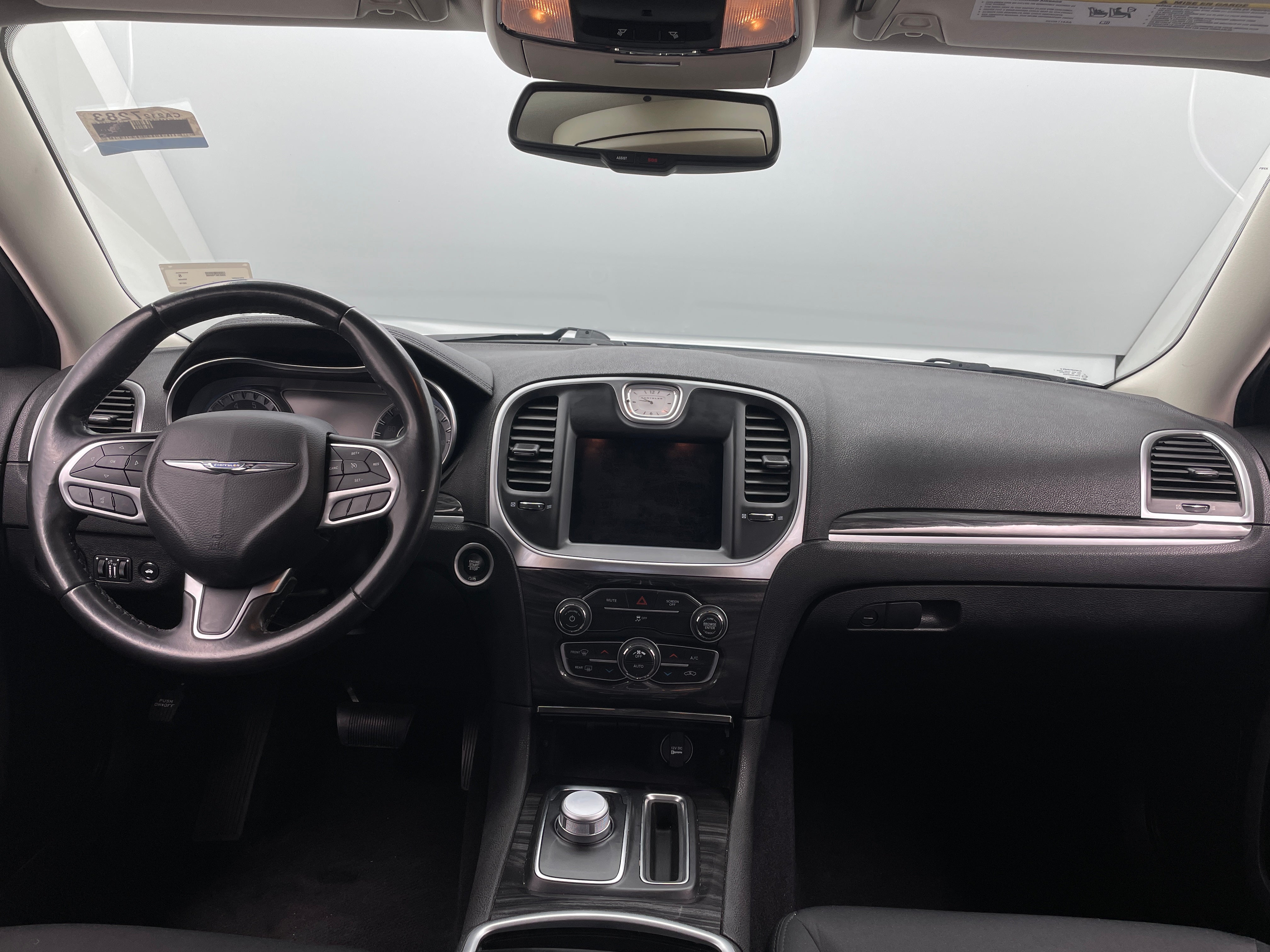 2019 Chrysler 300 Touring 3