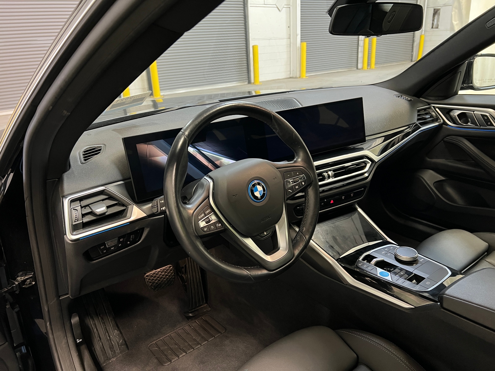 Thumbnail: 2023 BMW i4 - 2