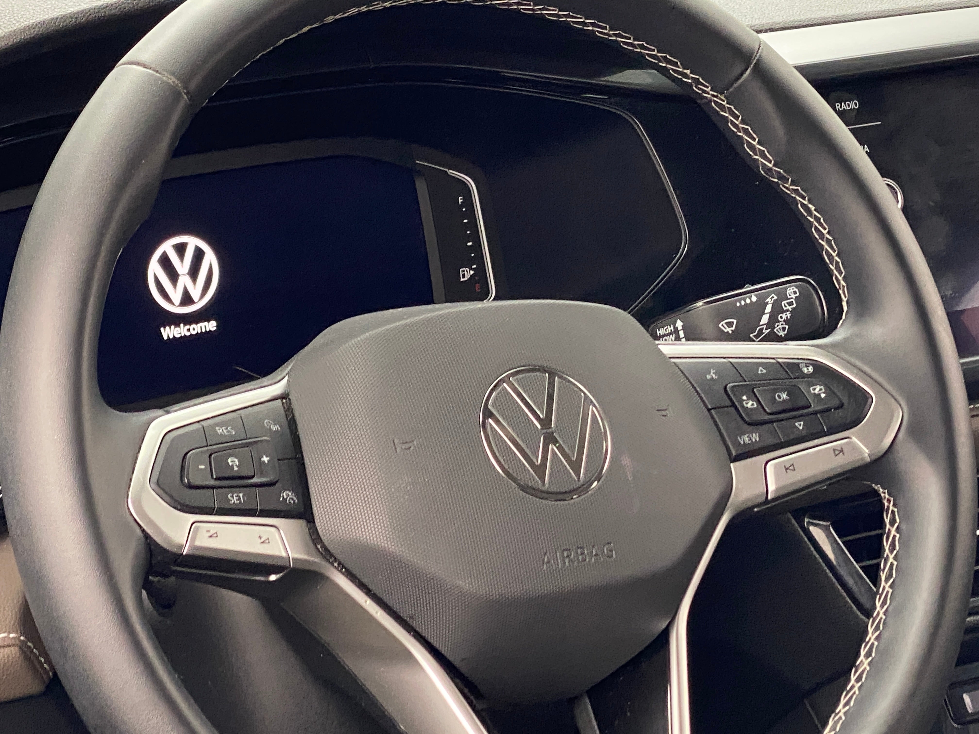 2022 Volkswagen Taos SEL 4