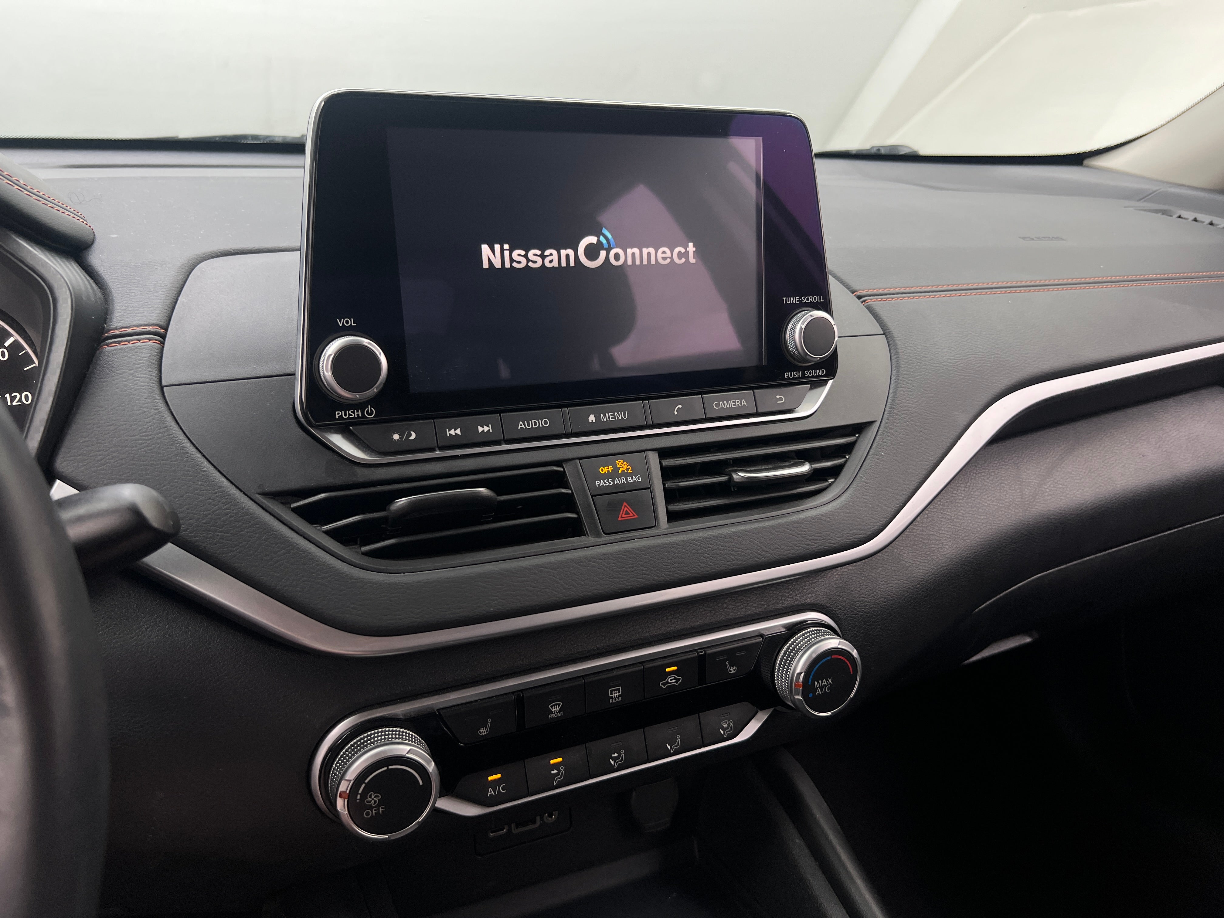2022 Nissan Altima SR 4