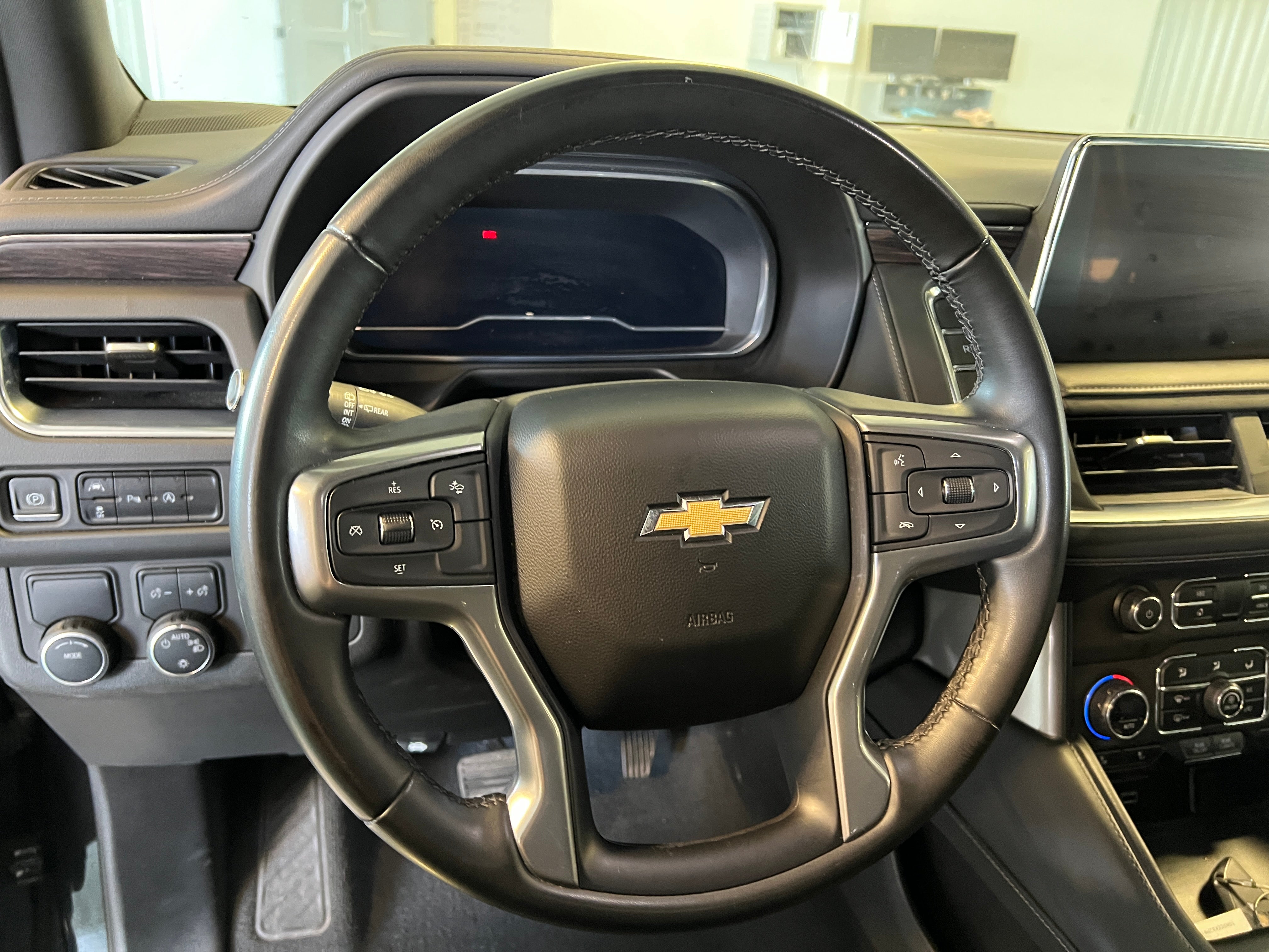 2023 Chevrolet Suburban LT 4