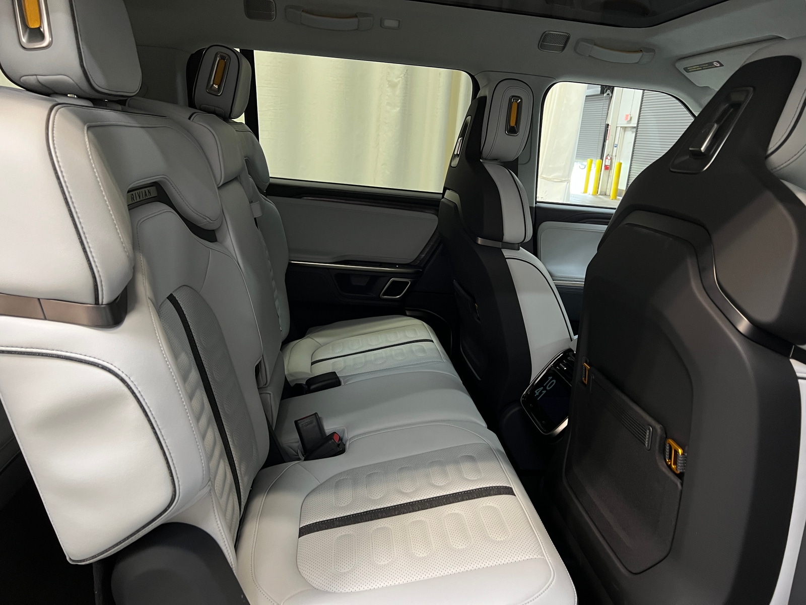Thumbnail: 2023 Rivian R1S - 5