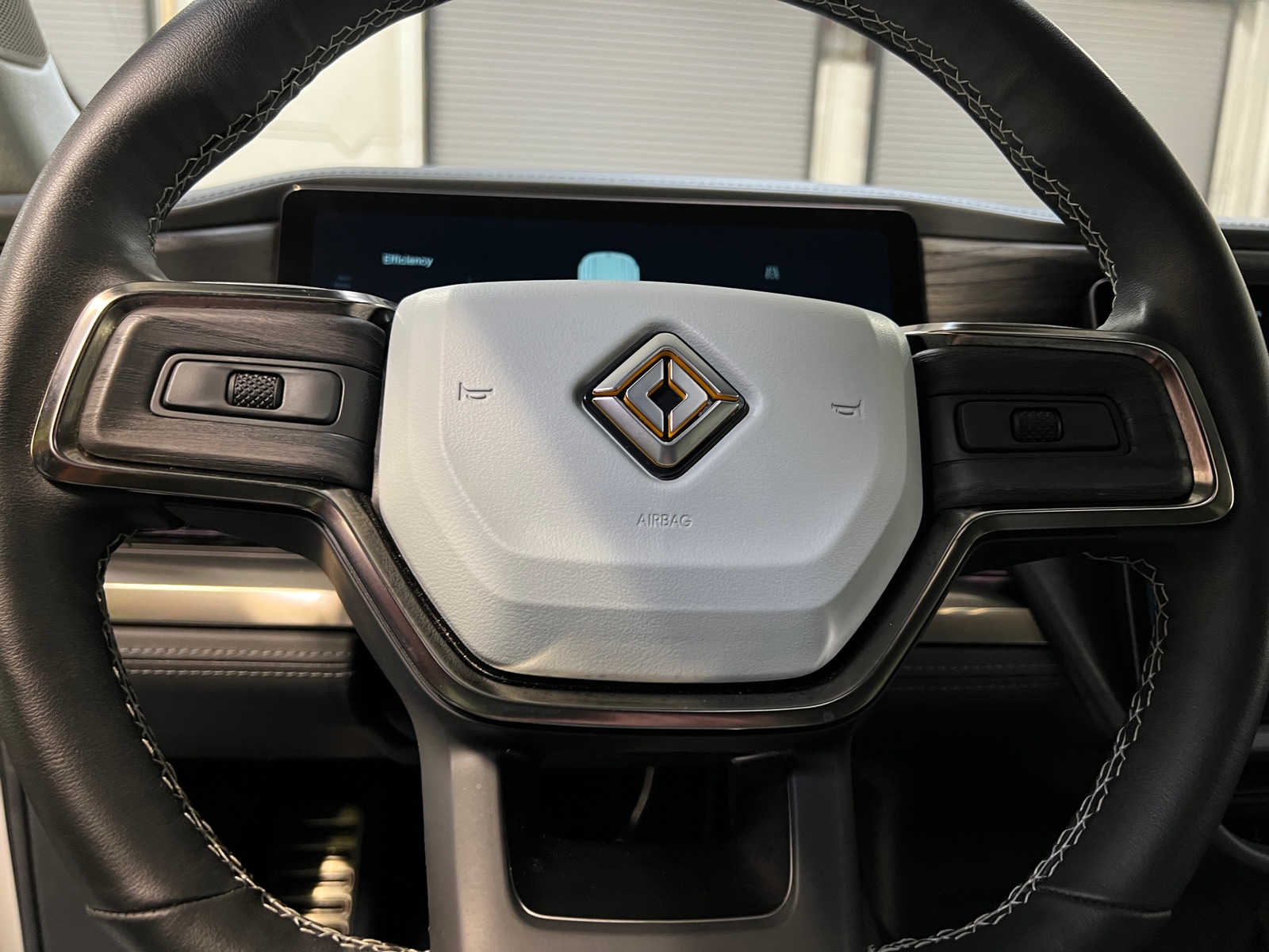 Thumbnail: 2023 Rivian R1S - 4