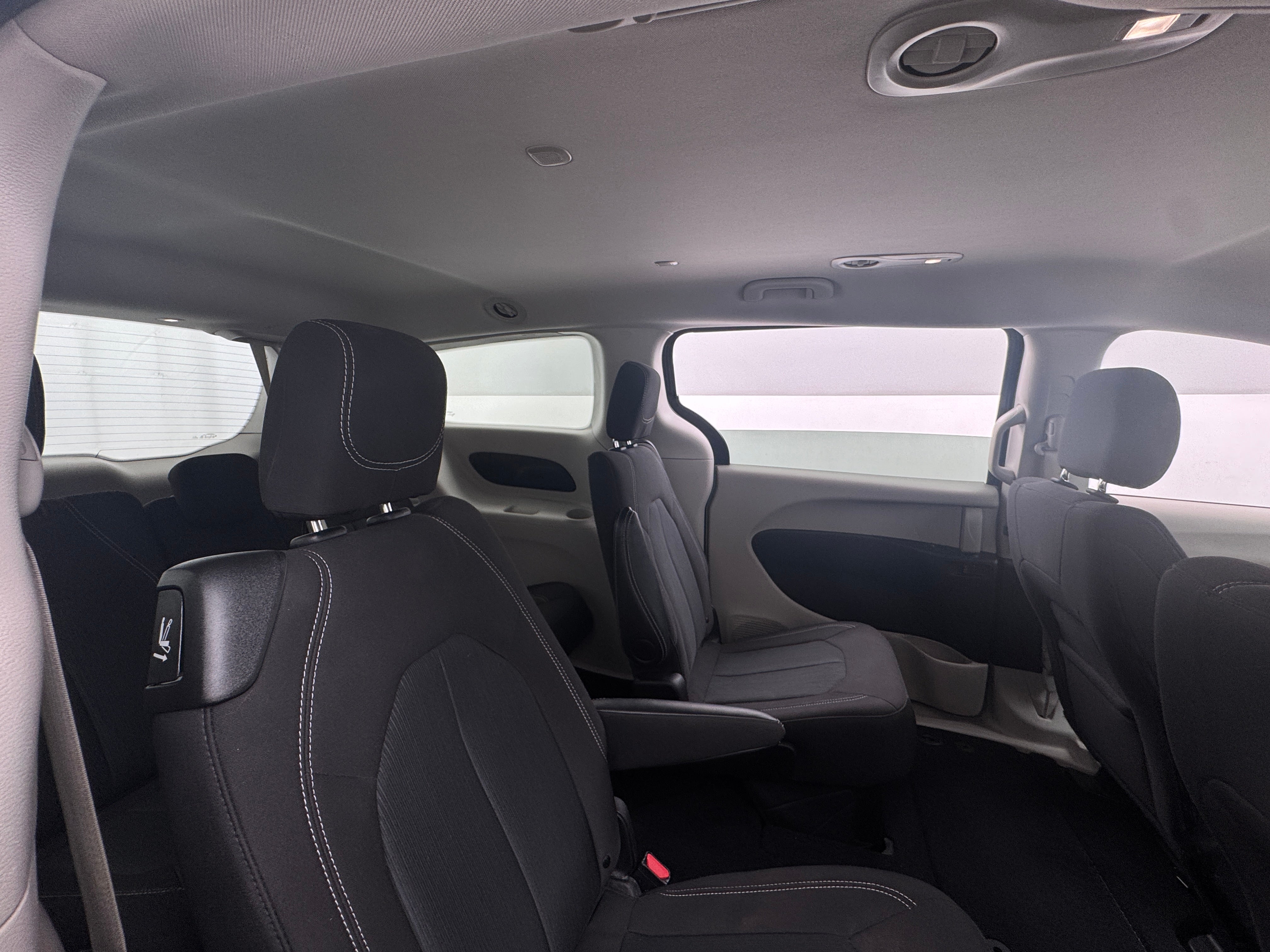 2024 Chrysler Voyager LX 6