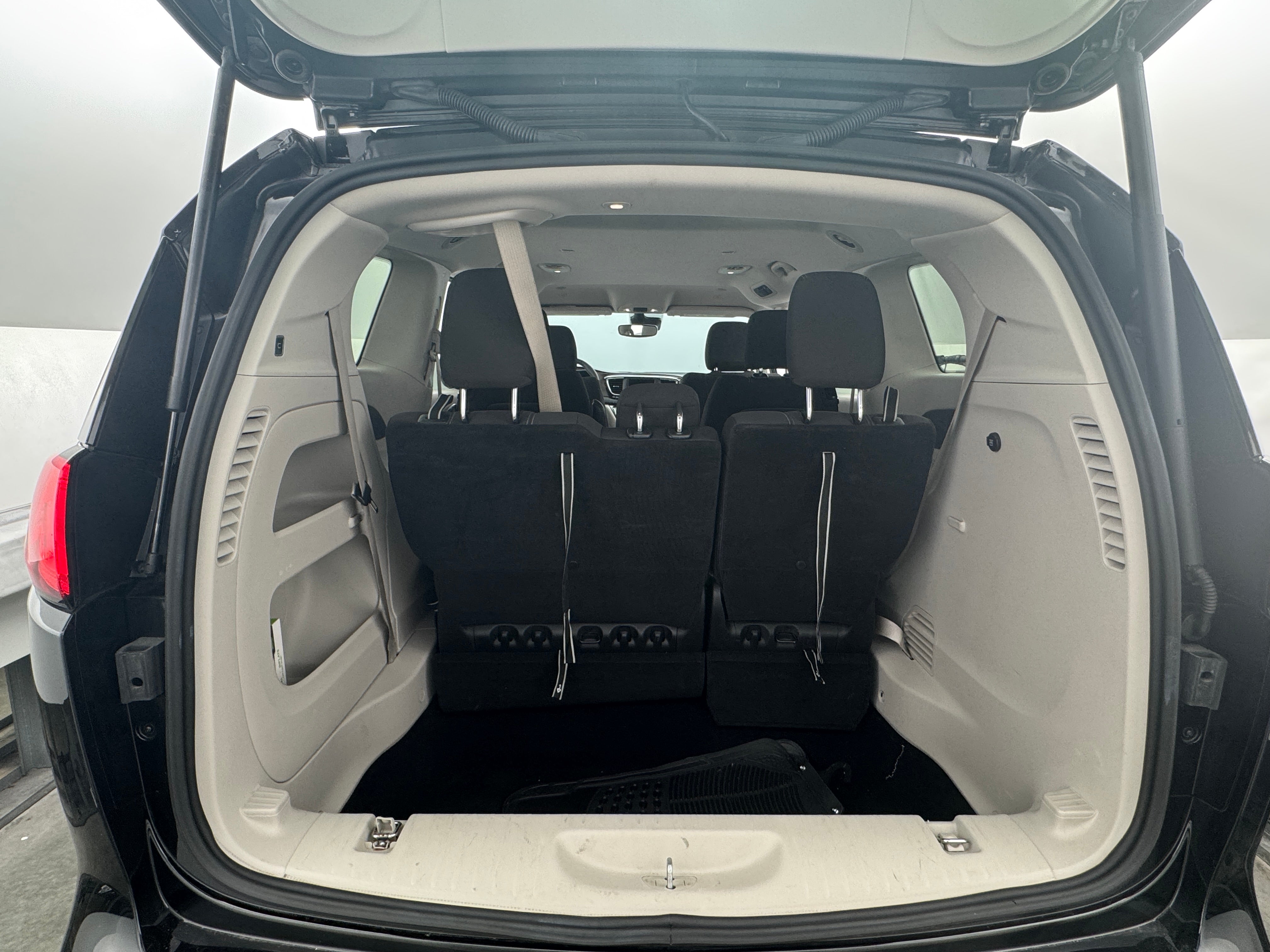 2024 Chrysler Voyager LX 7