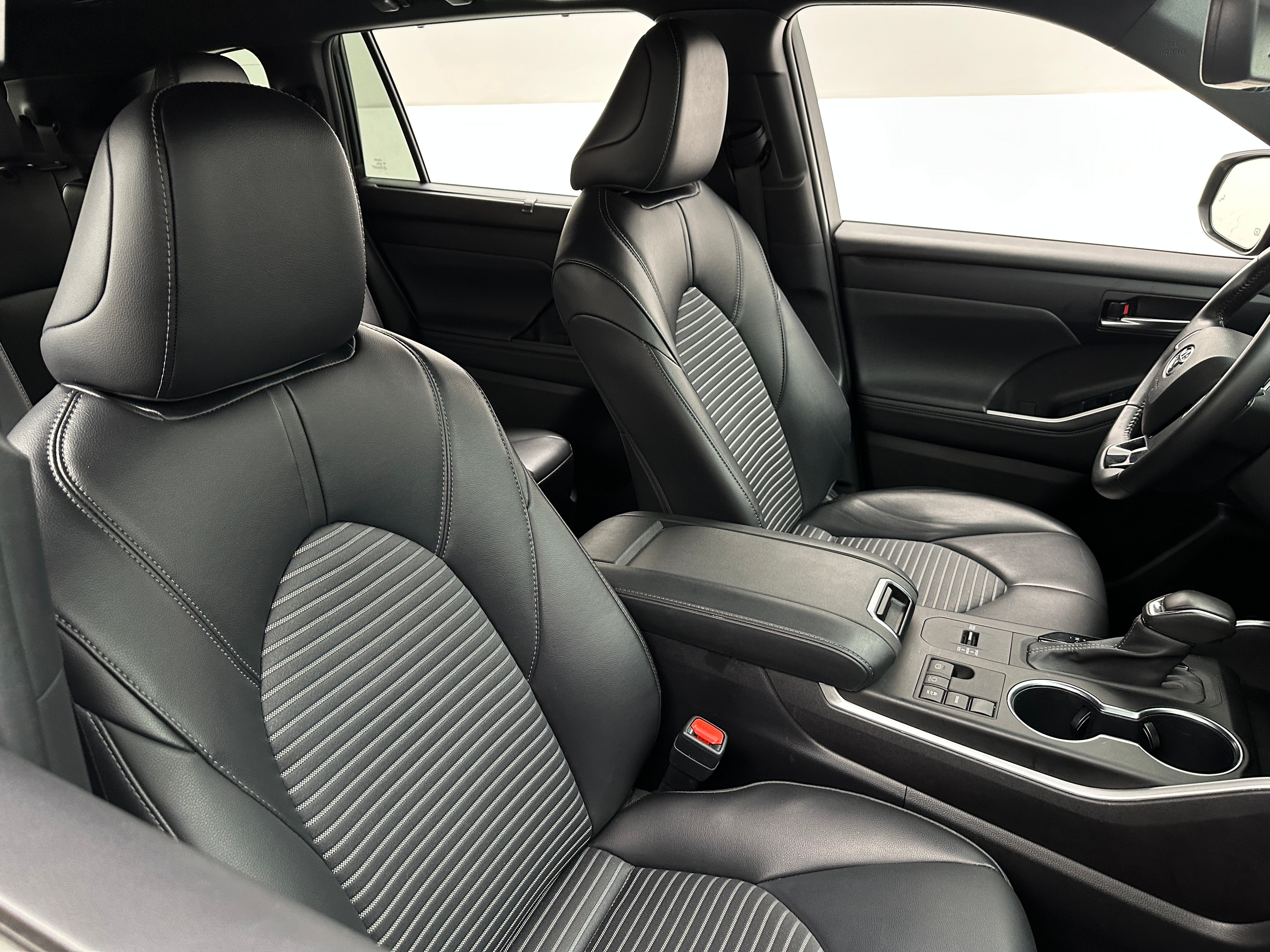 2024 Toyota Highlander XLE 2