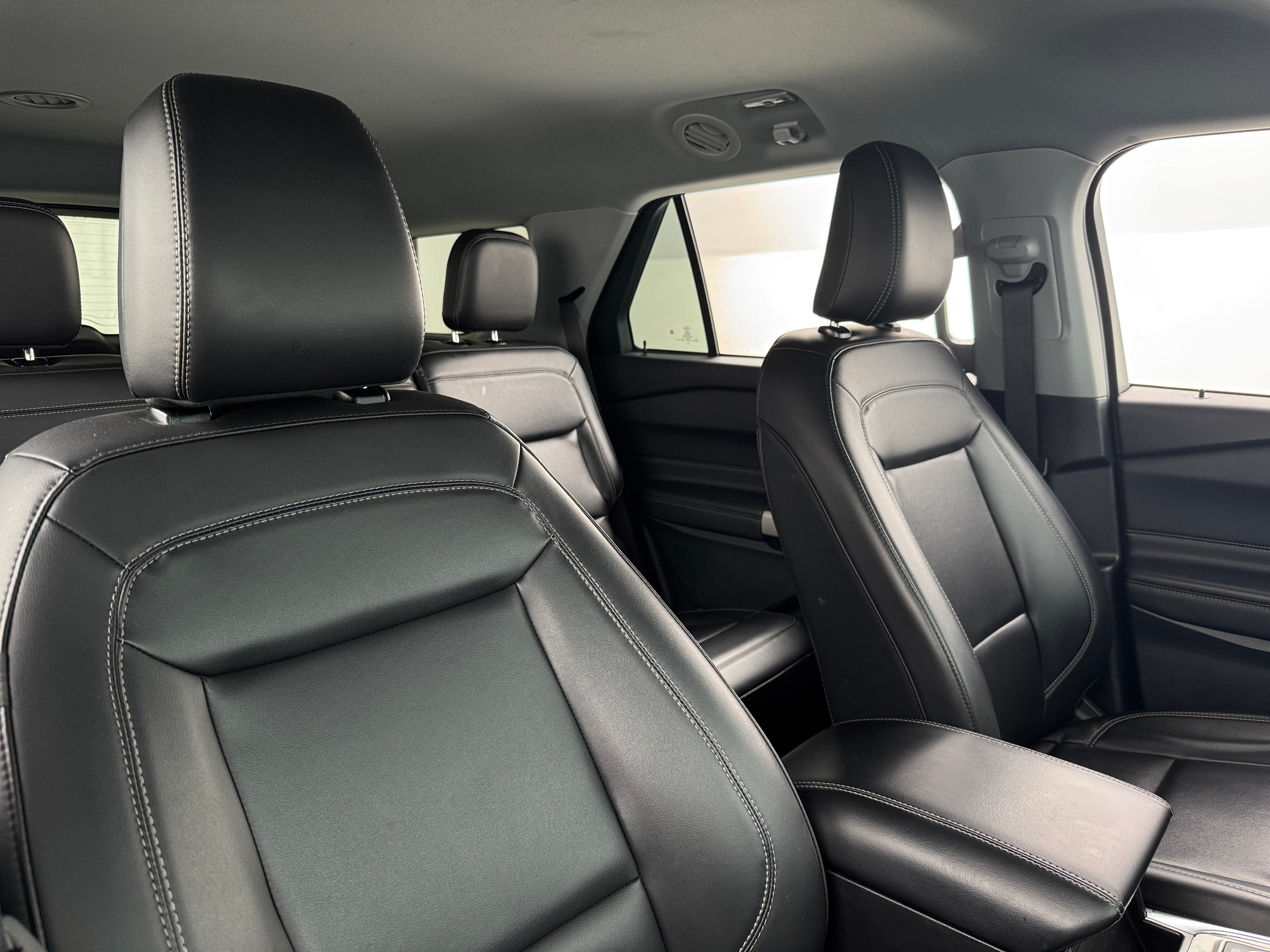 2024 Ford Explorer XLT 2