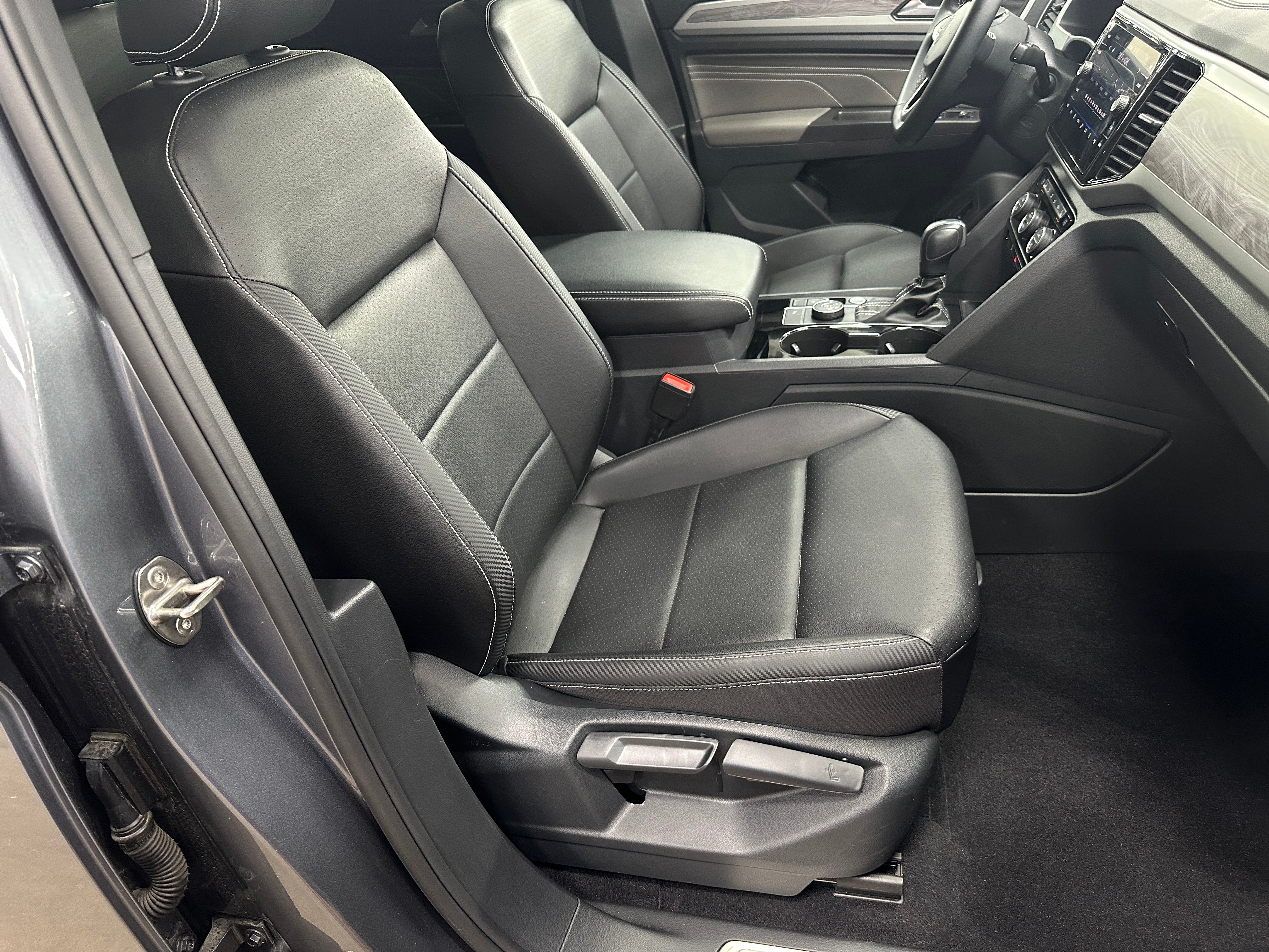 2023 Volkswagen Atlas SE 2