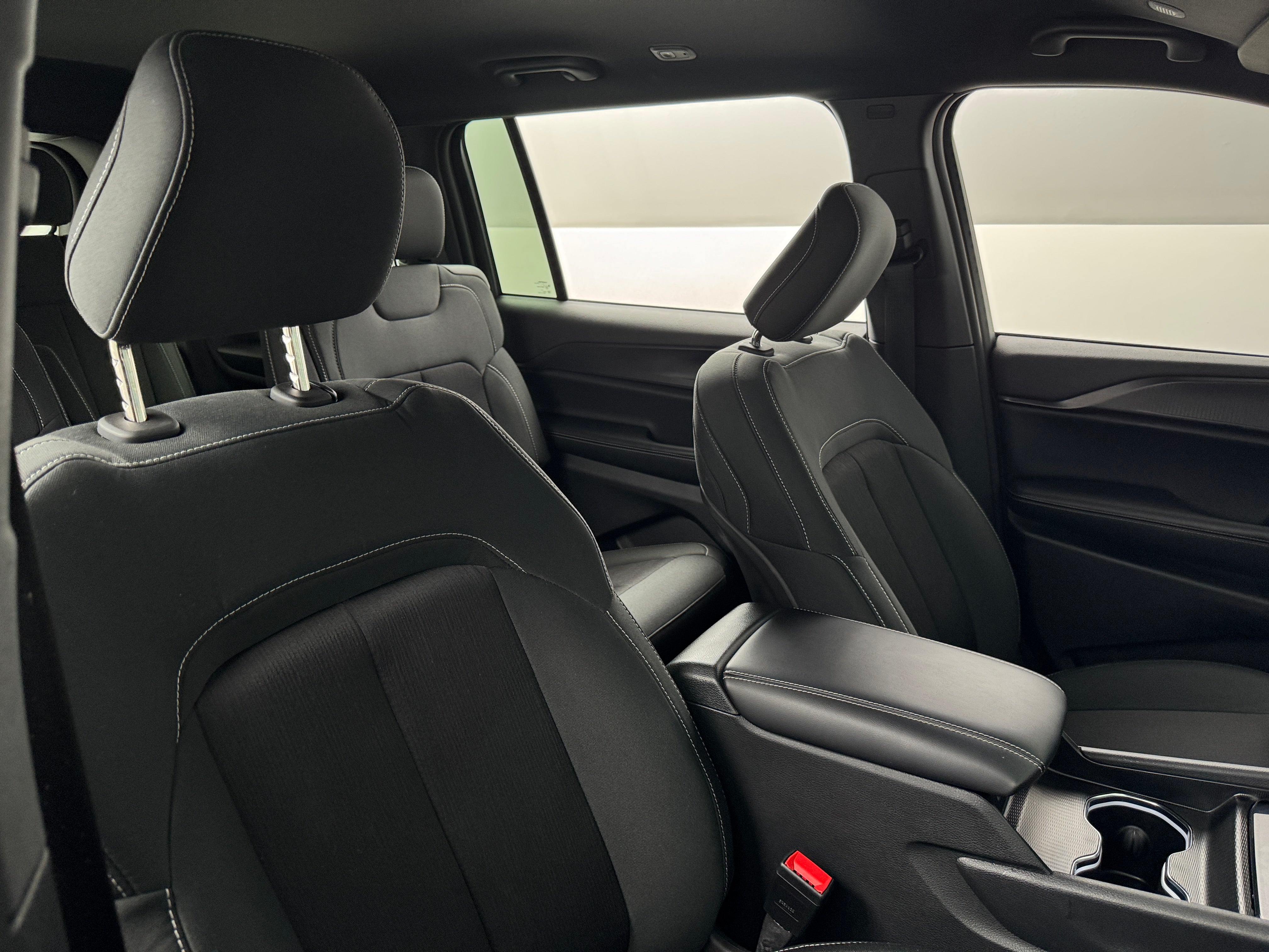 2024 Jeep Grand Cherokee L Laredo 2