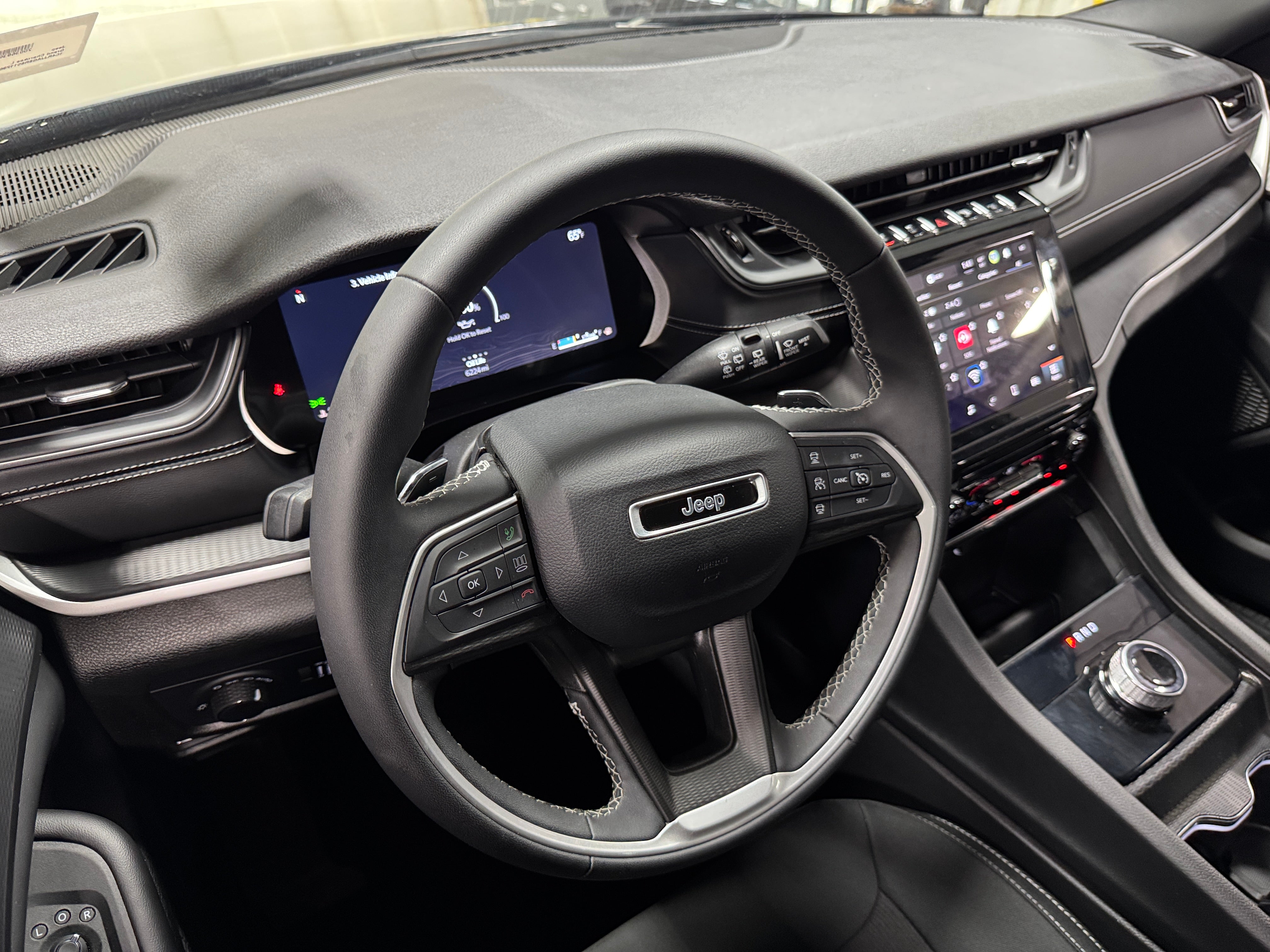 2024 Jeep Grand Cherokee L Laredo 3