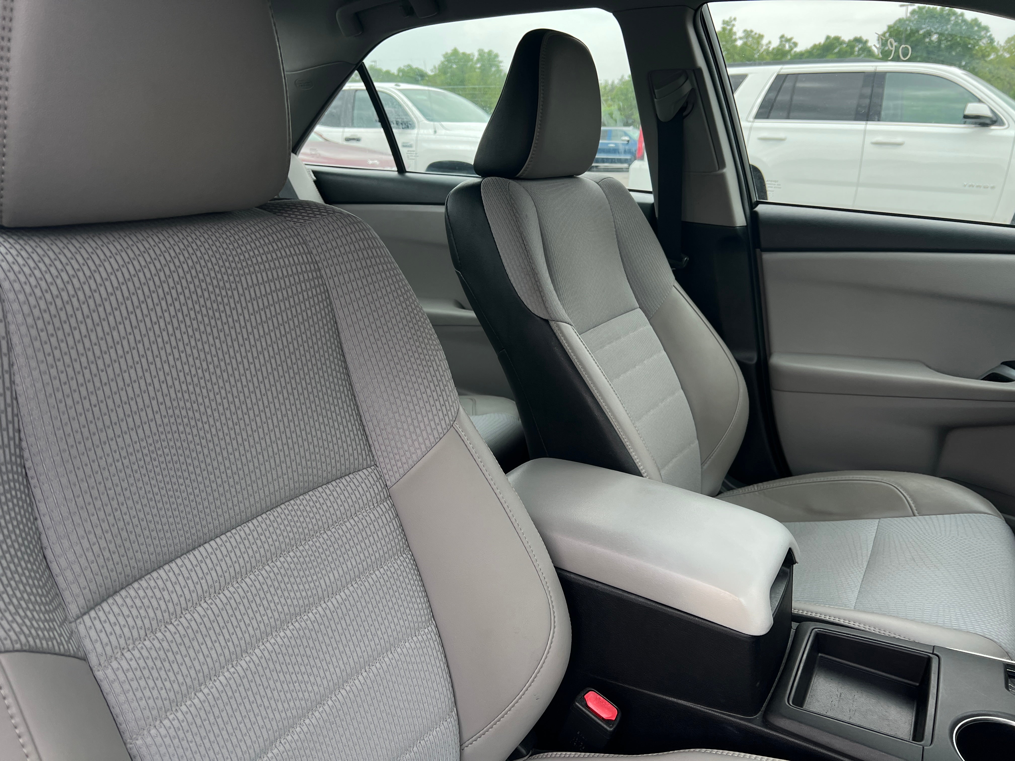 2017 Toyota Camry SE 2