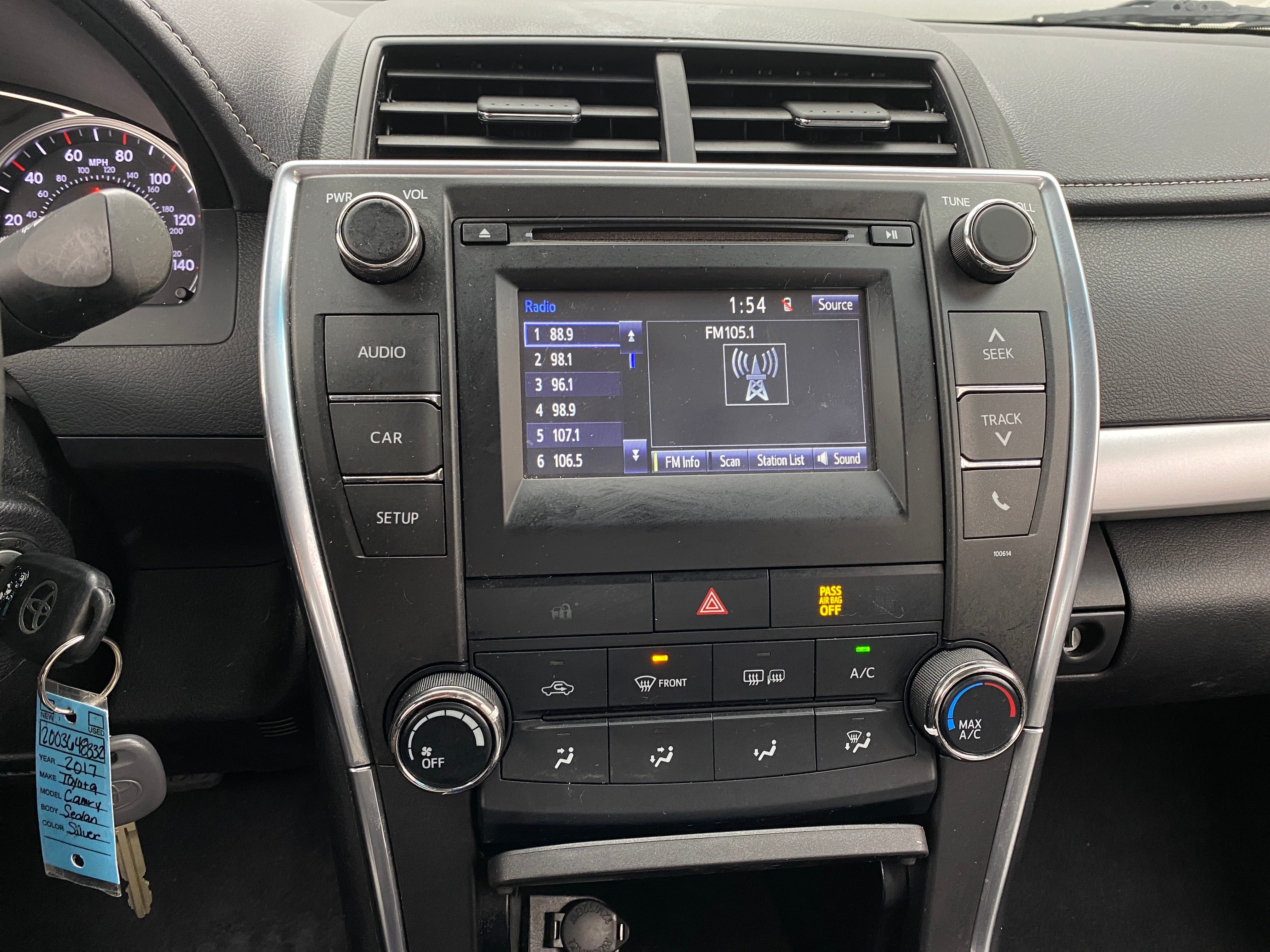 2017 Toyota Camry SE 4