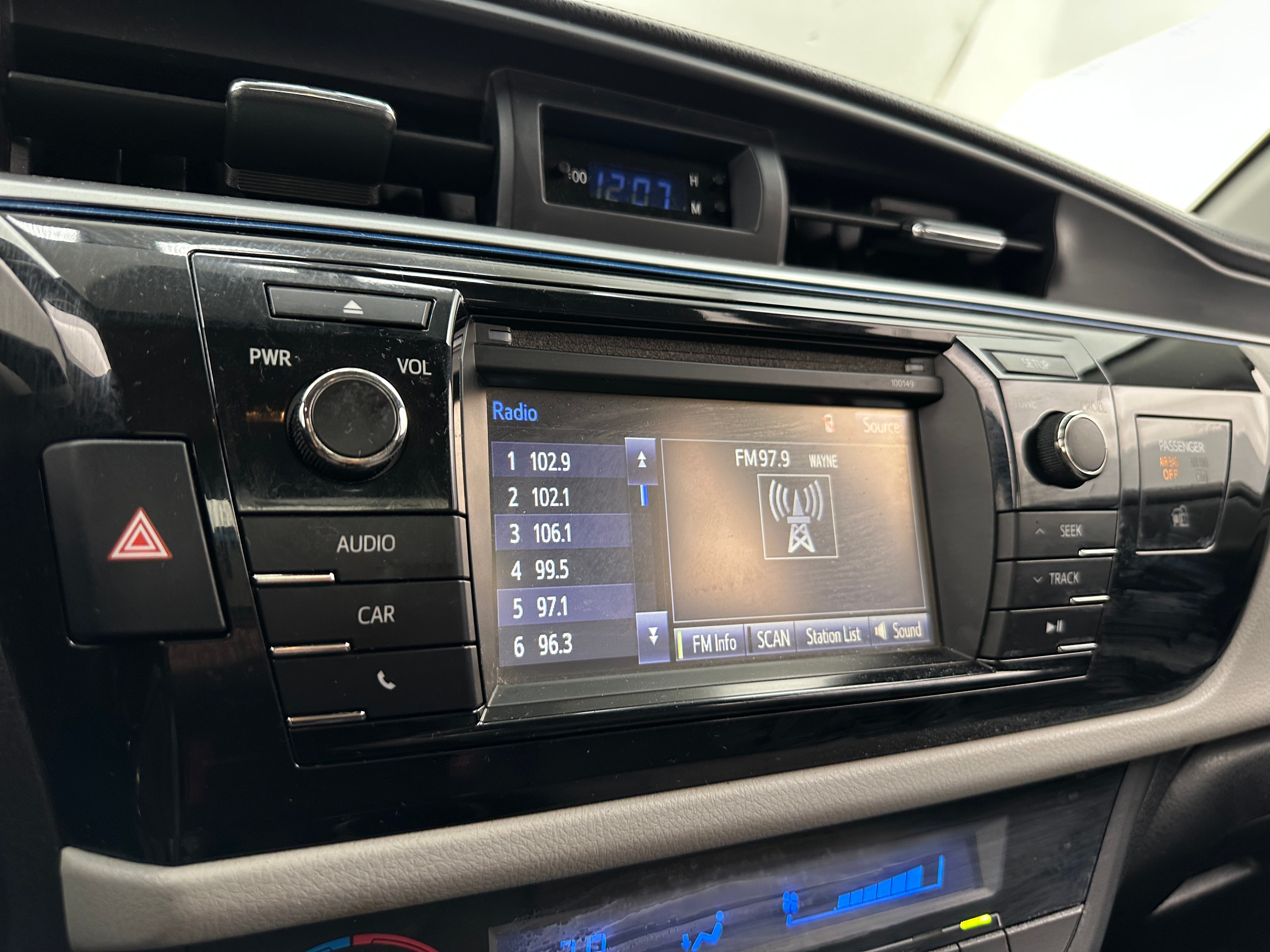 2015 Toyota Corolla LE 4
