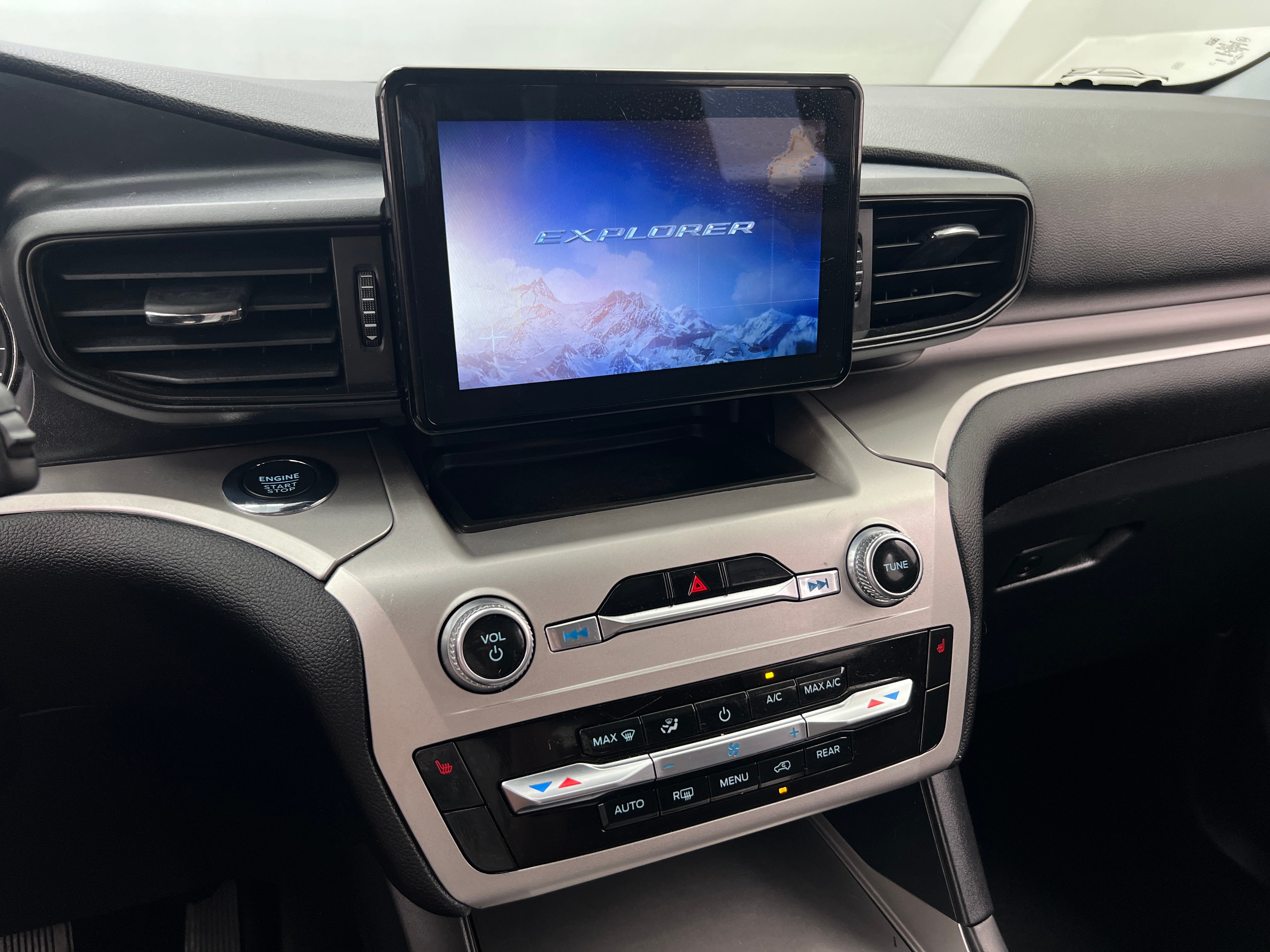 2022 Ford Explorer XLT 4