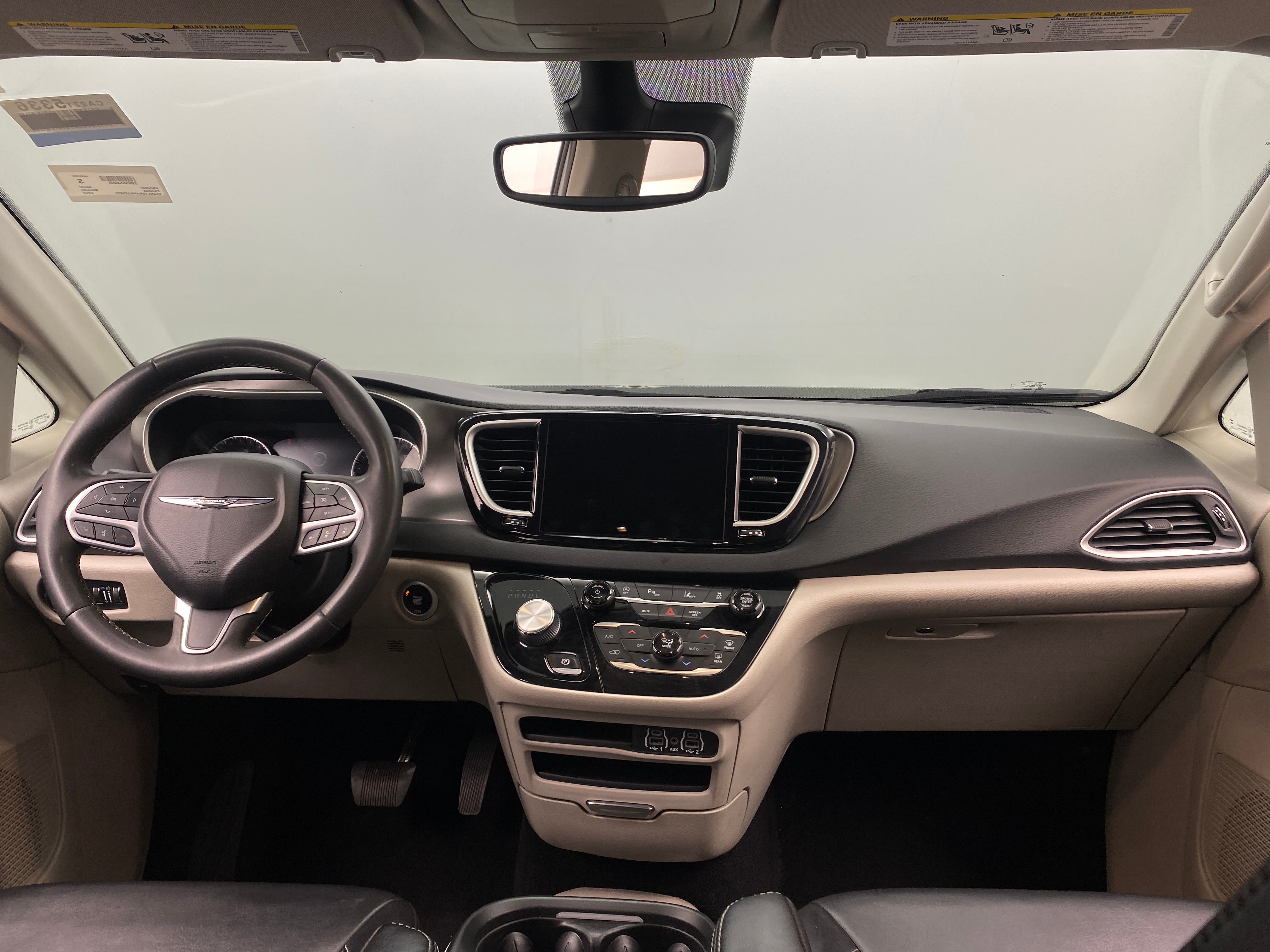 2023 Chrysler Pacifica Touring L 2