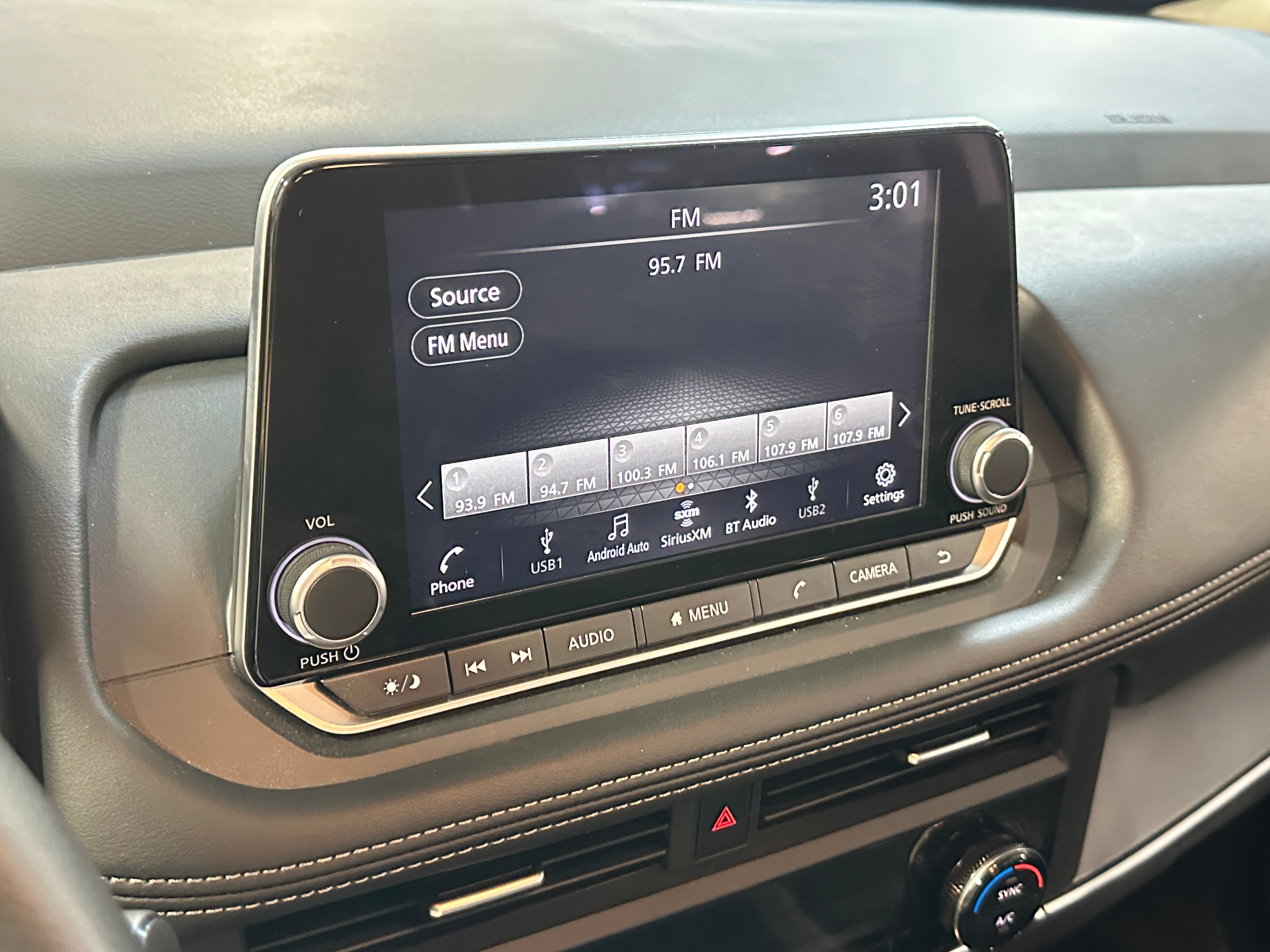2024 Nissan Rogue SV 4