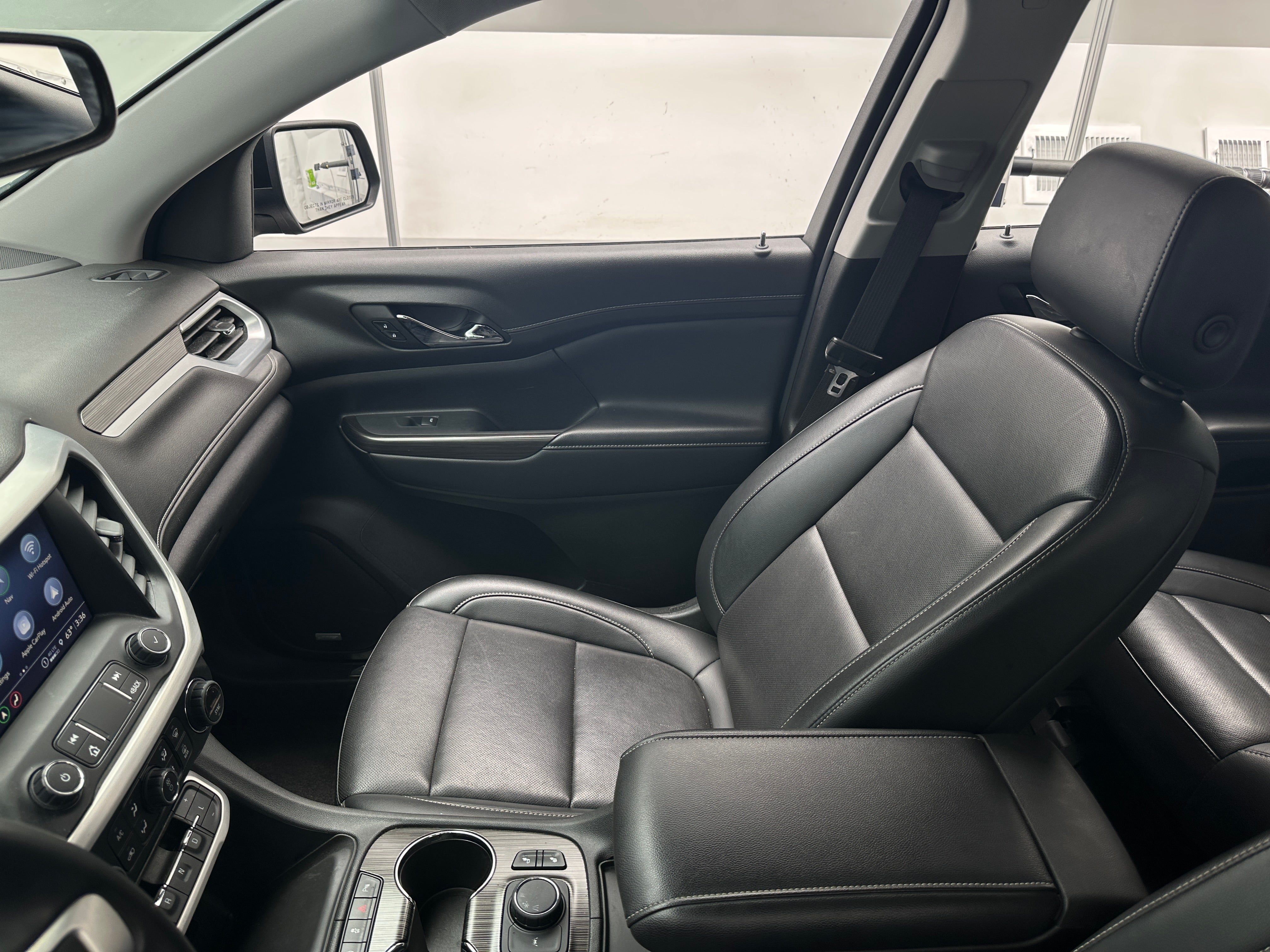 2023 GMC Acadia SLT 2