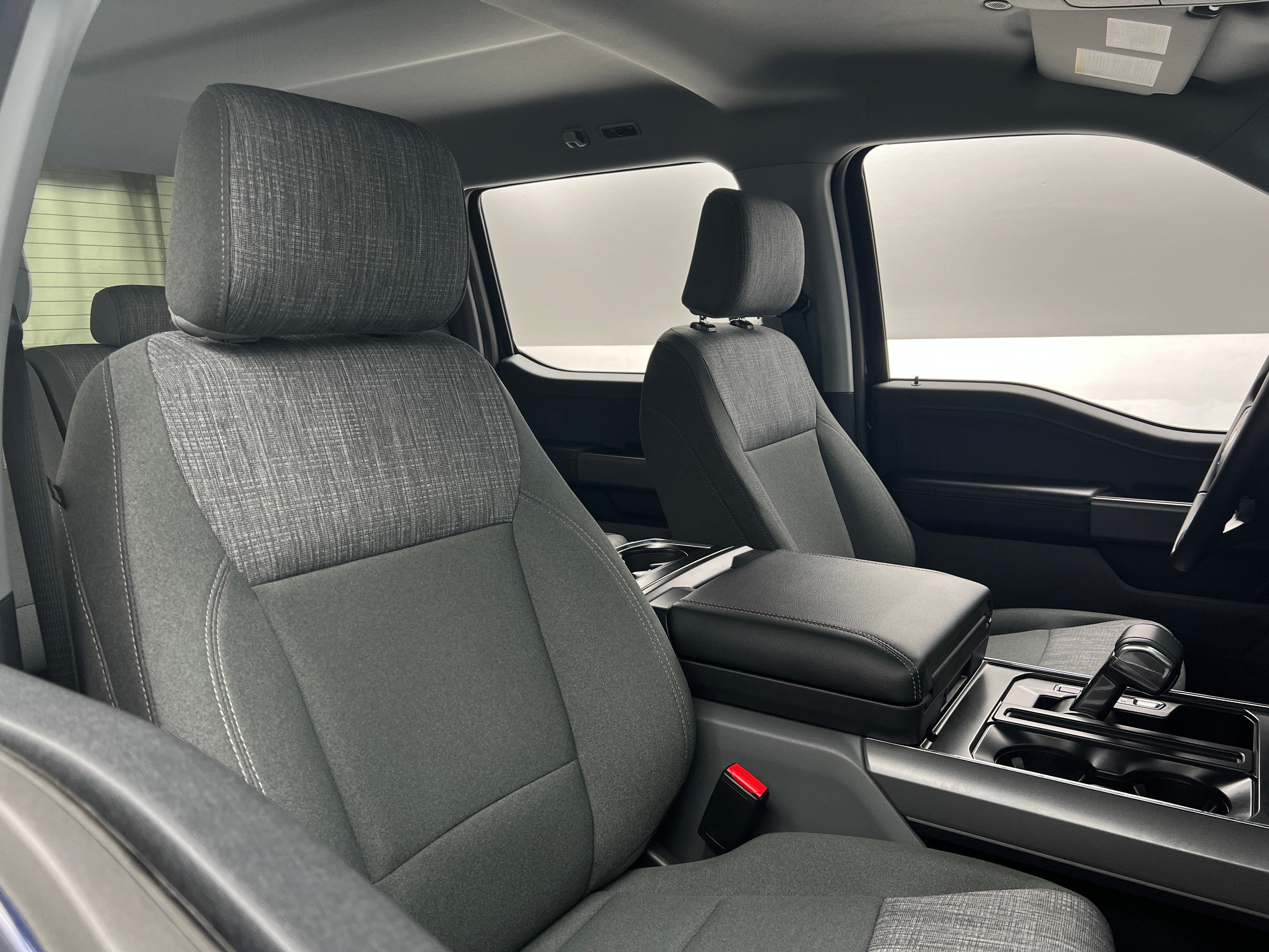 2023 Ford F-150 Lightning XLT 2