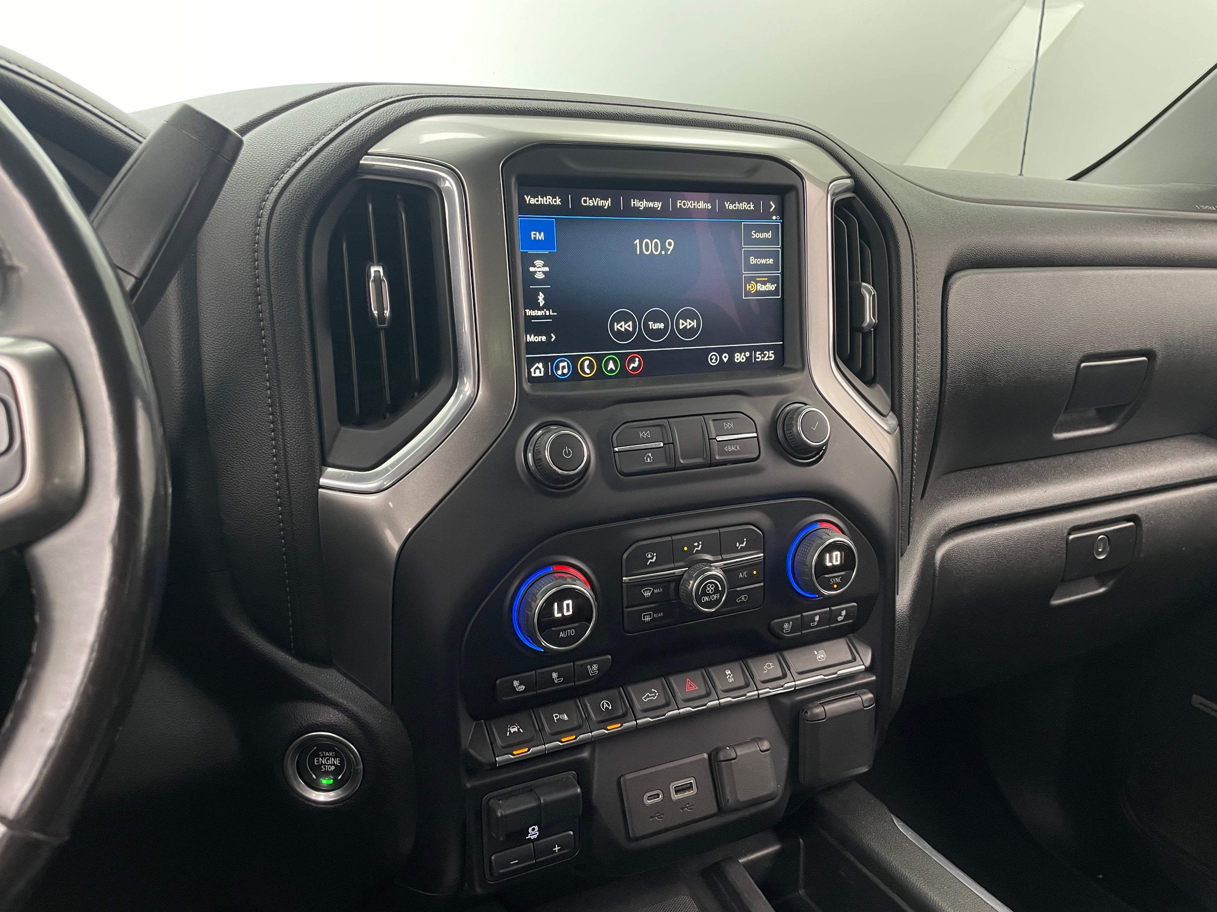2021 Chevrolet Silverado 1500 LTZ 3