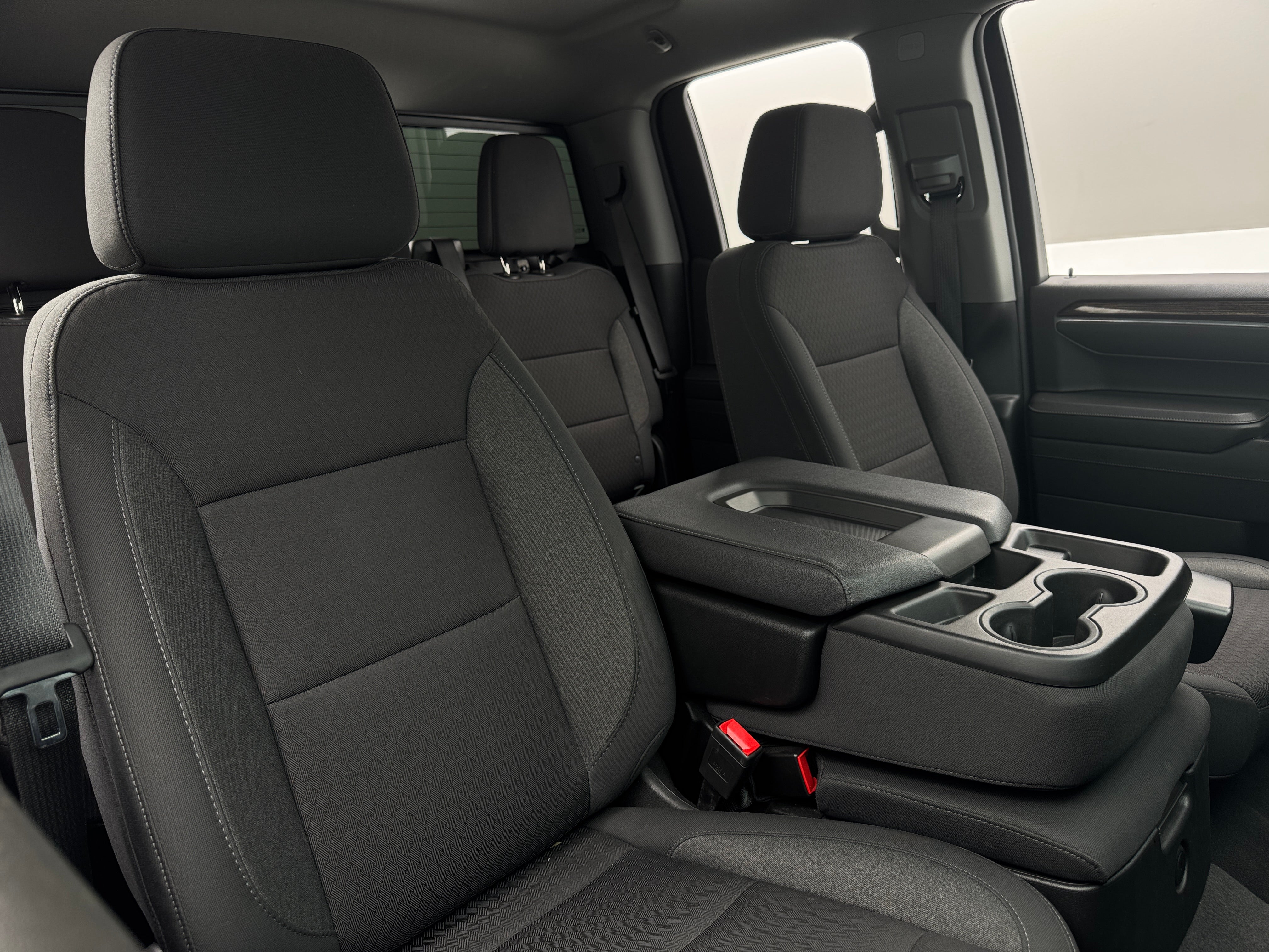 2024 GMC Sierra 1500 SLE 2