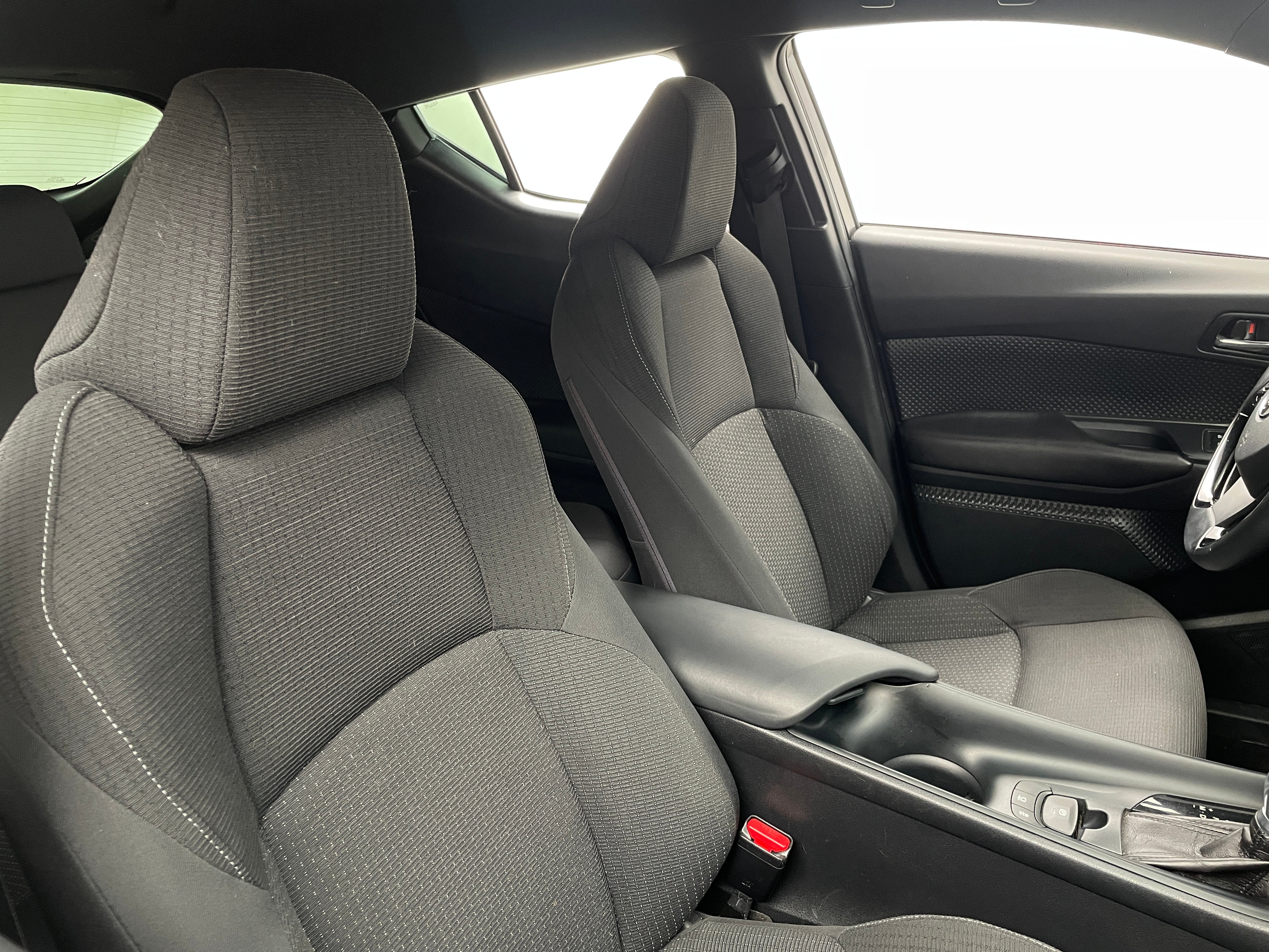 2018 Toyota C-HR XLE 2