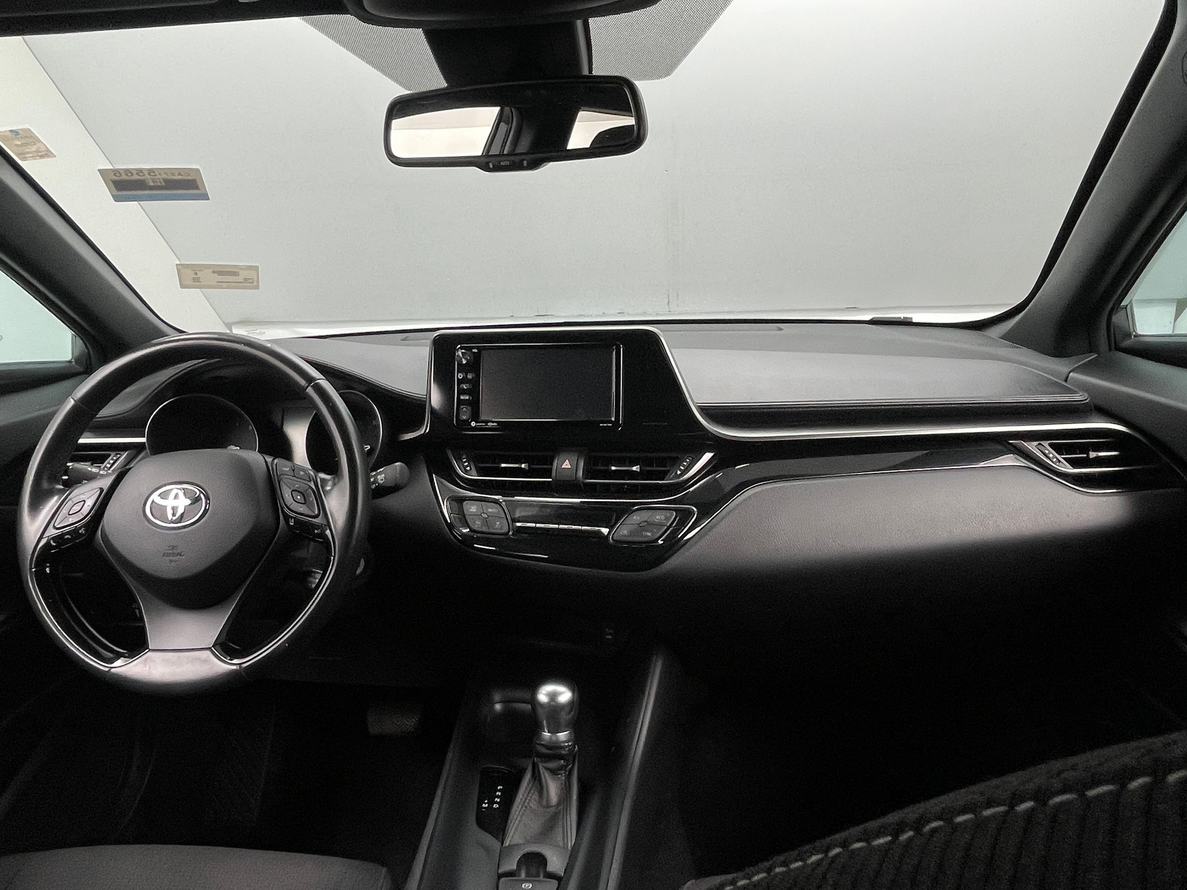 2018 Toyota C-HR XLE 3