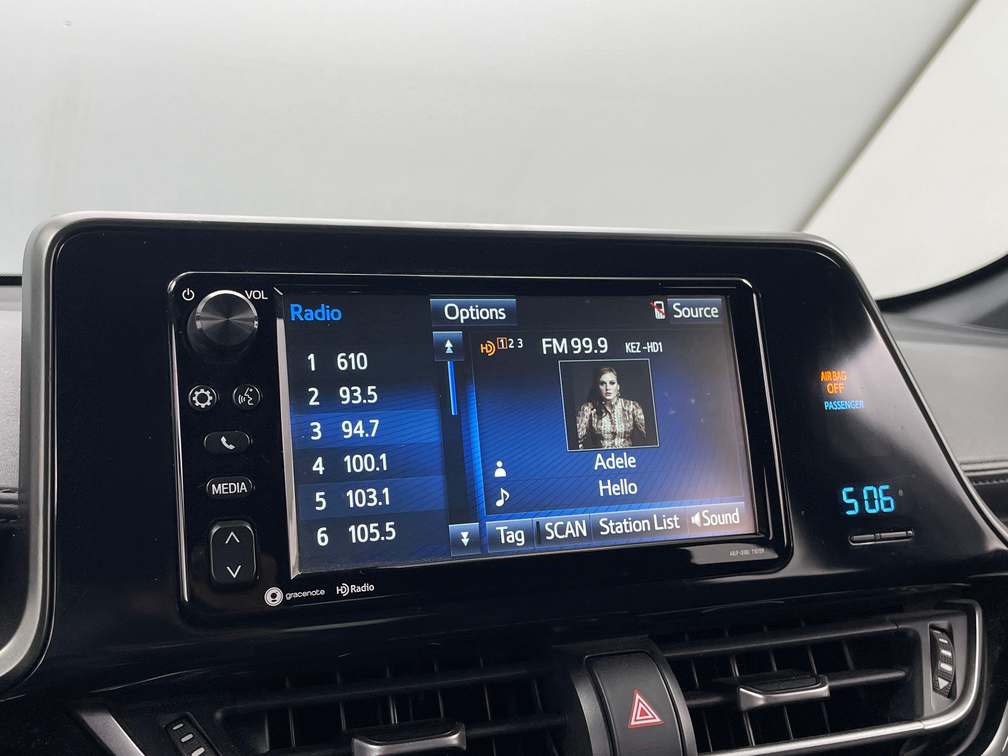 2018 Toyota C-HR XLE 4