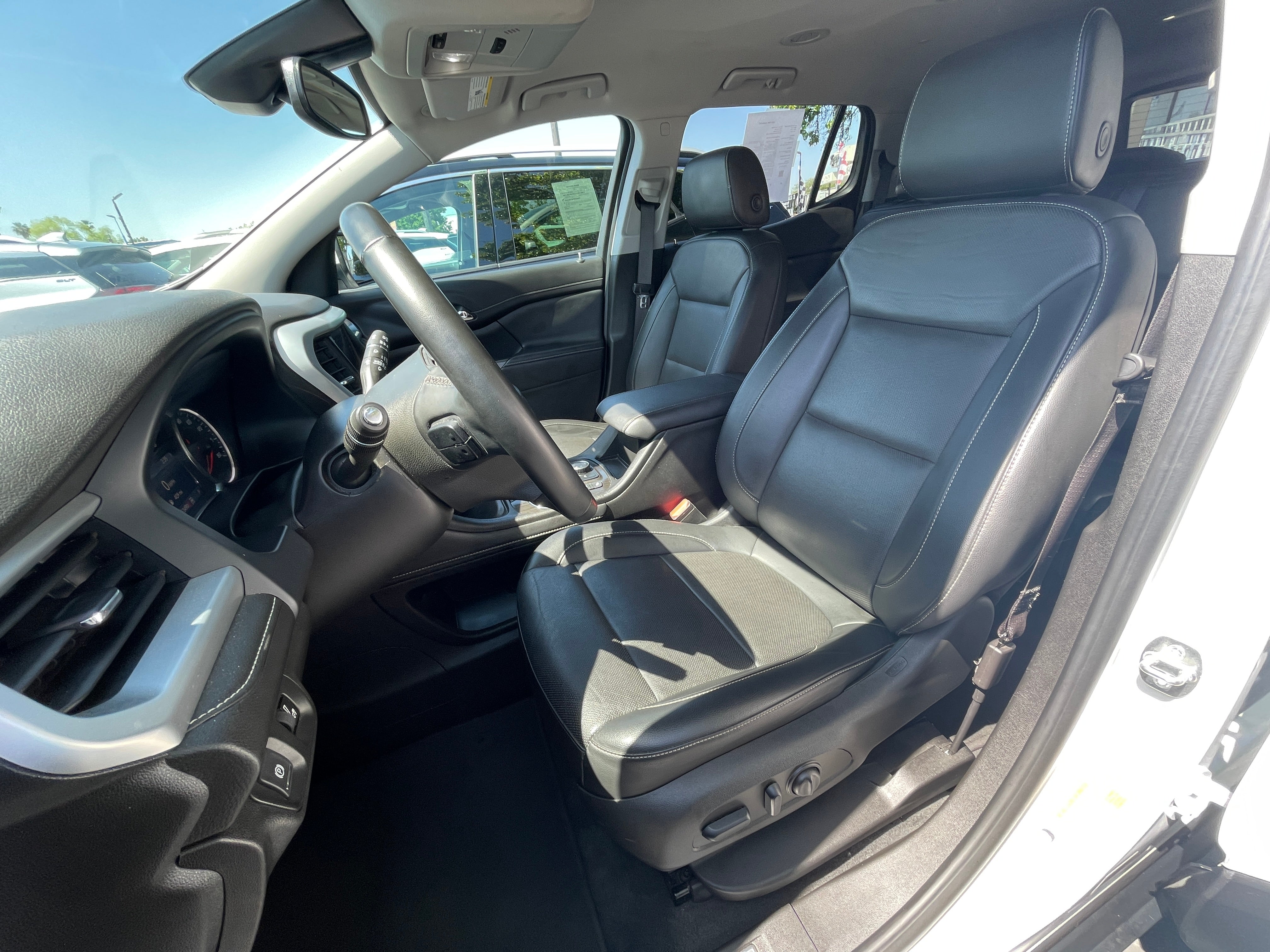 2023 GMC Acadia SLT 2