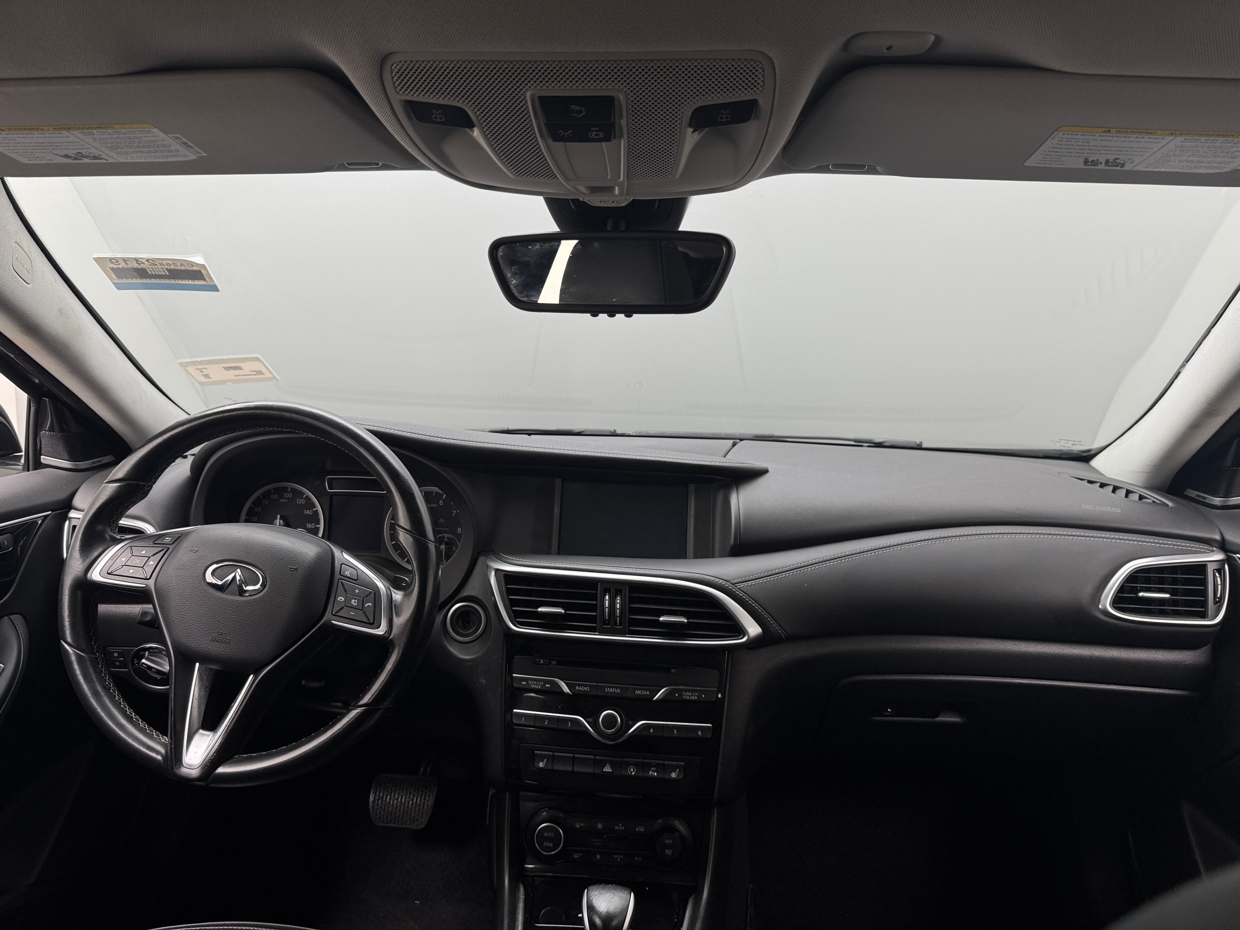 2017 INFINITI QX30 Premium 3