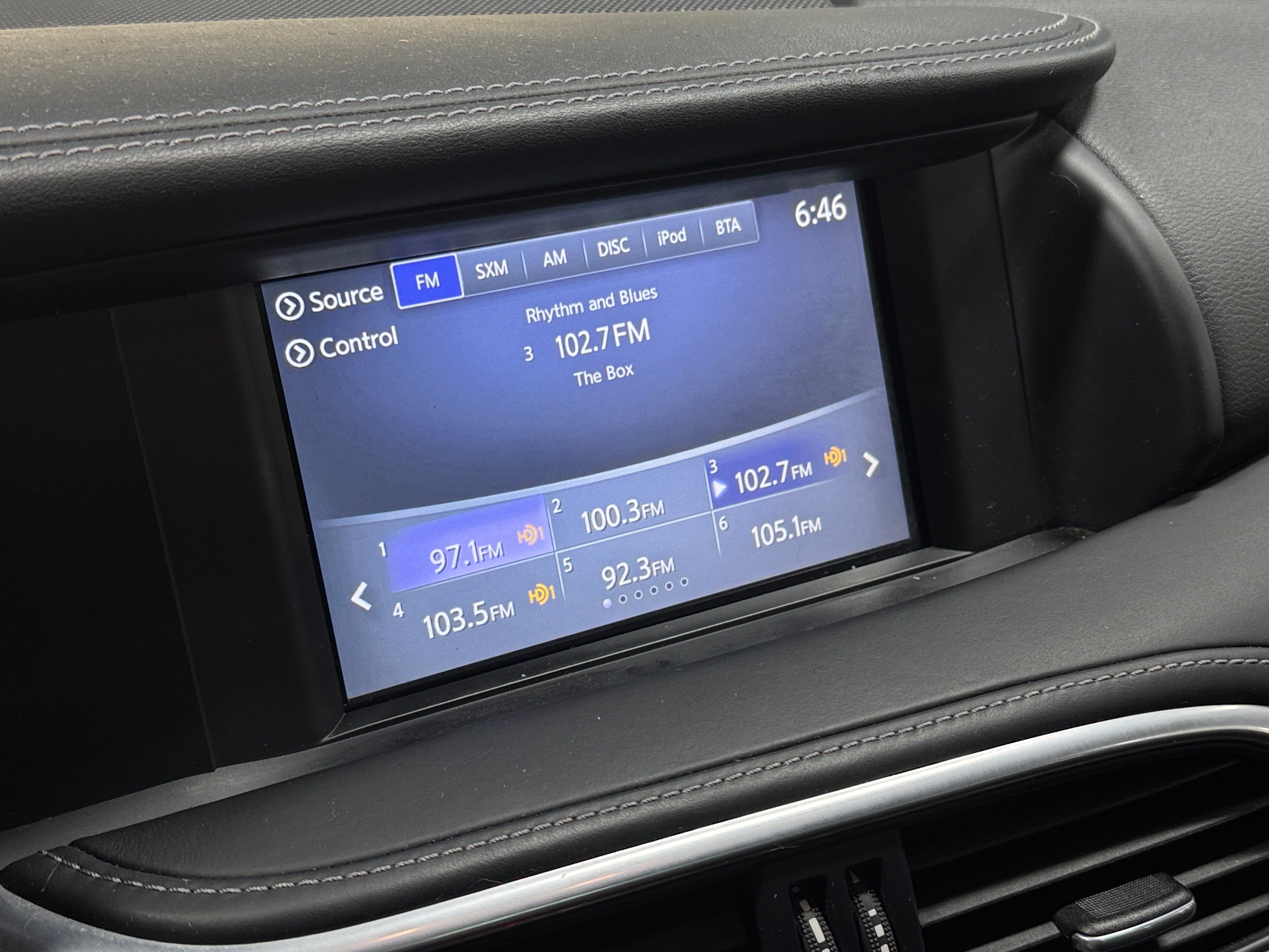2017 INFINITI QX30 Premium 4