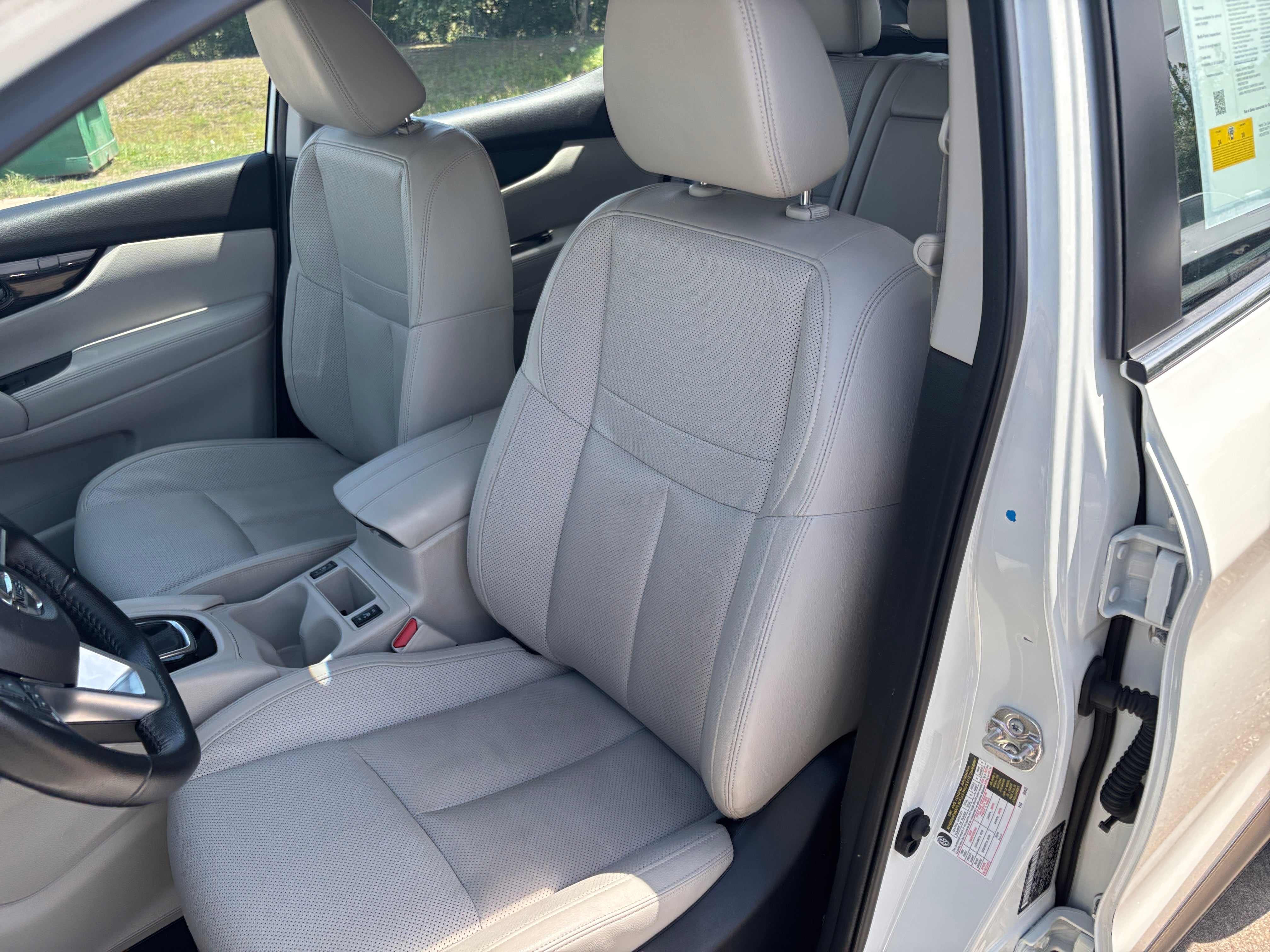 2022 Nissan Rogue Sport SL 2