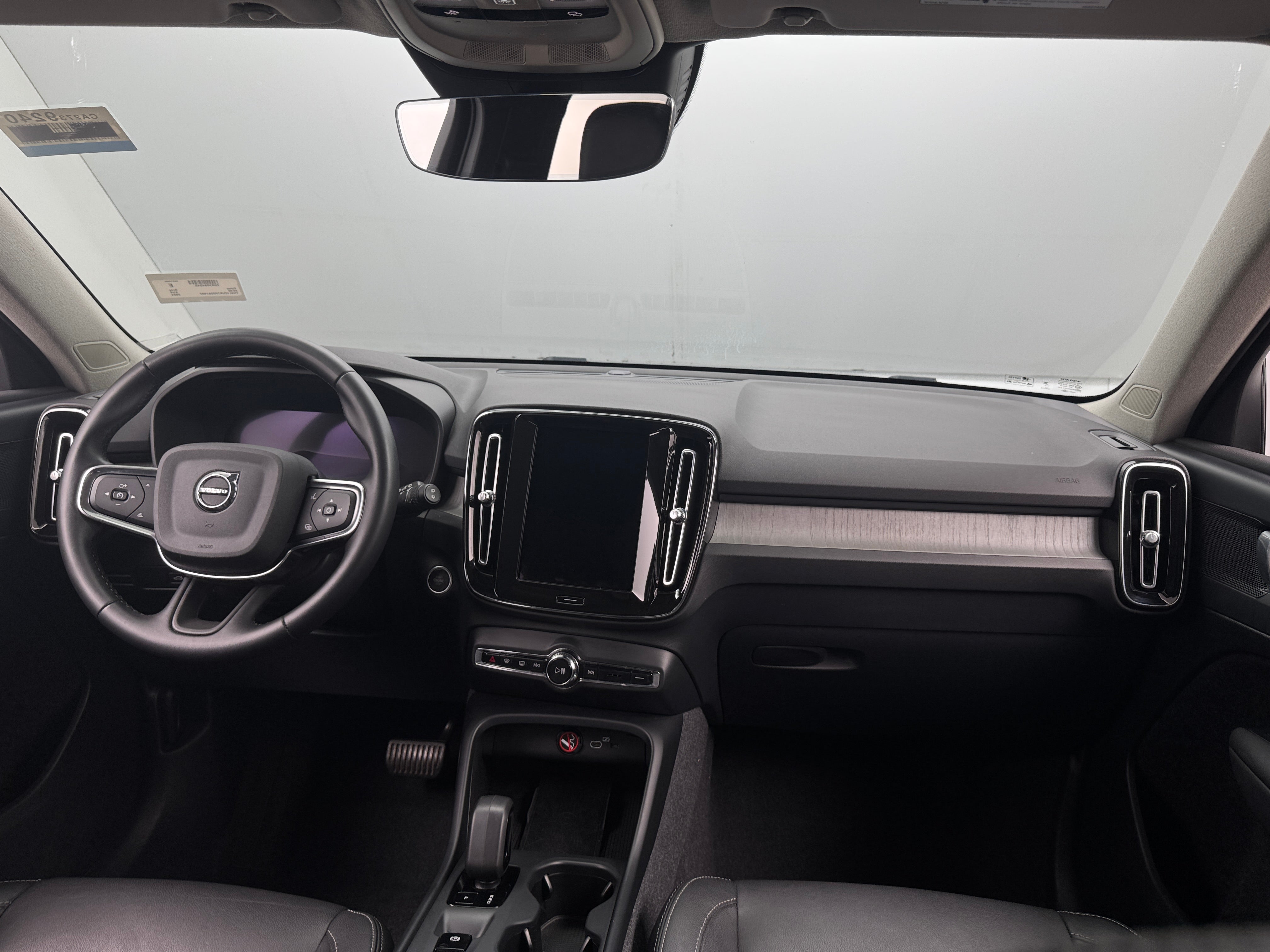 2024 Volvo XC40 B5 Core 2