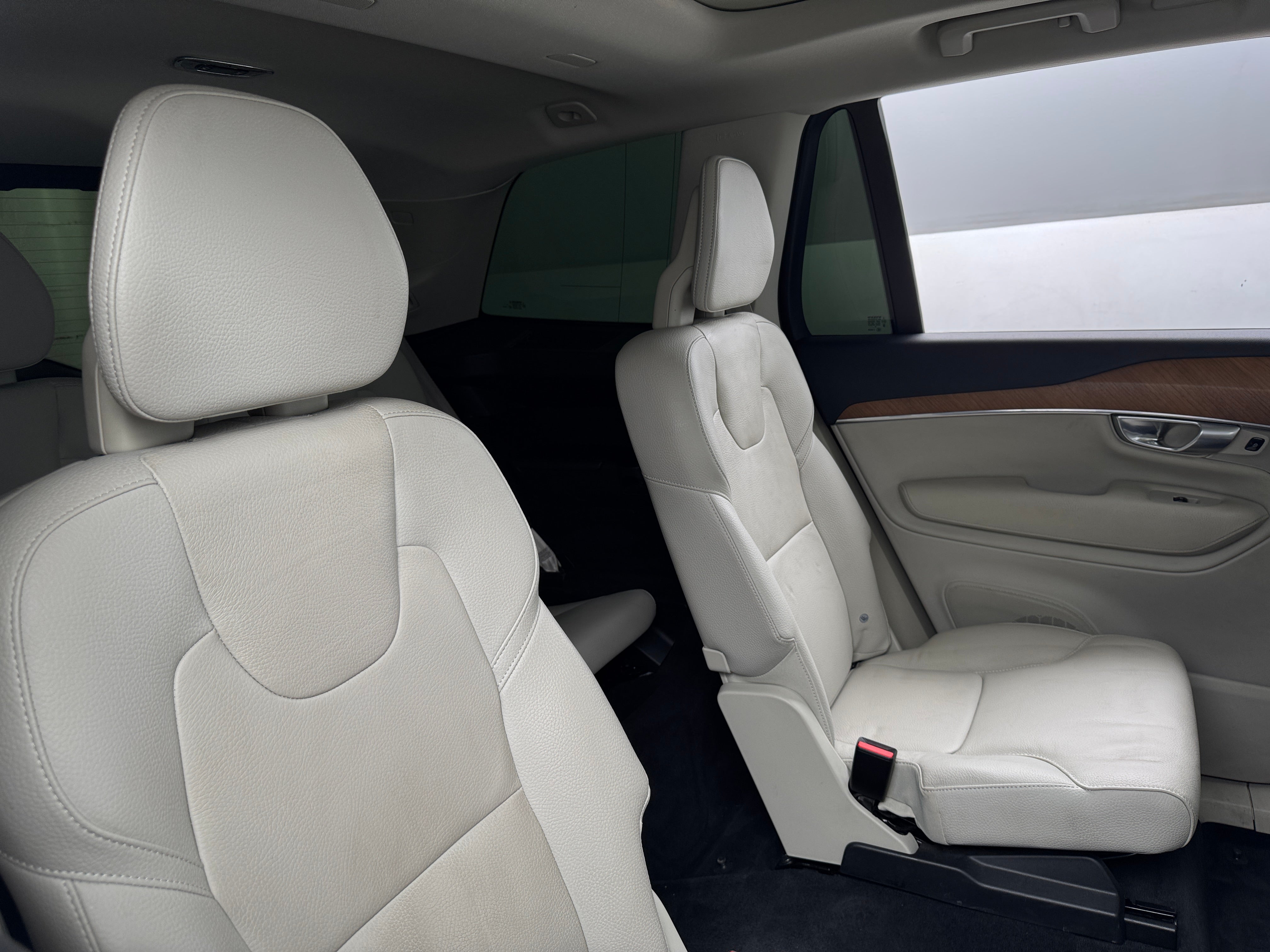 2022 Volvo XC90 T8 Plus 5