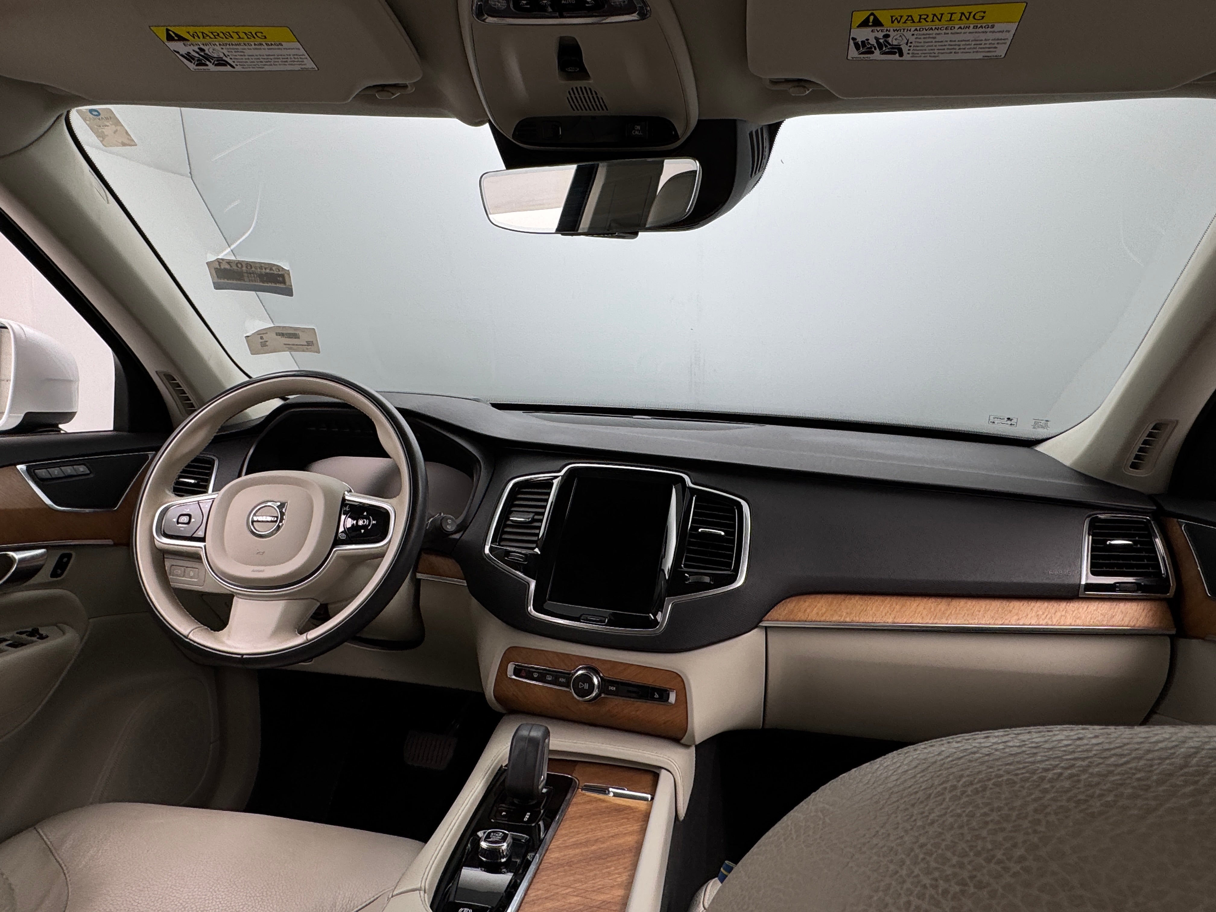 2022 Volvo XC90 T8 Plus 2