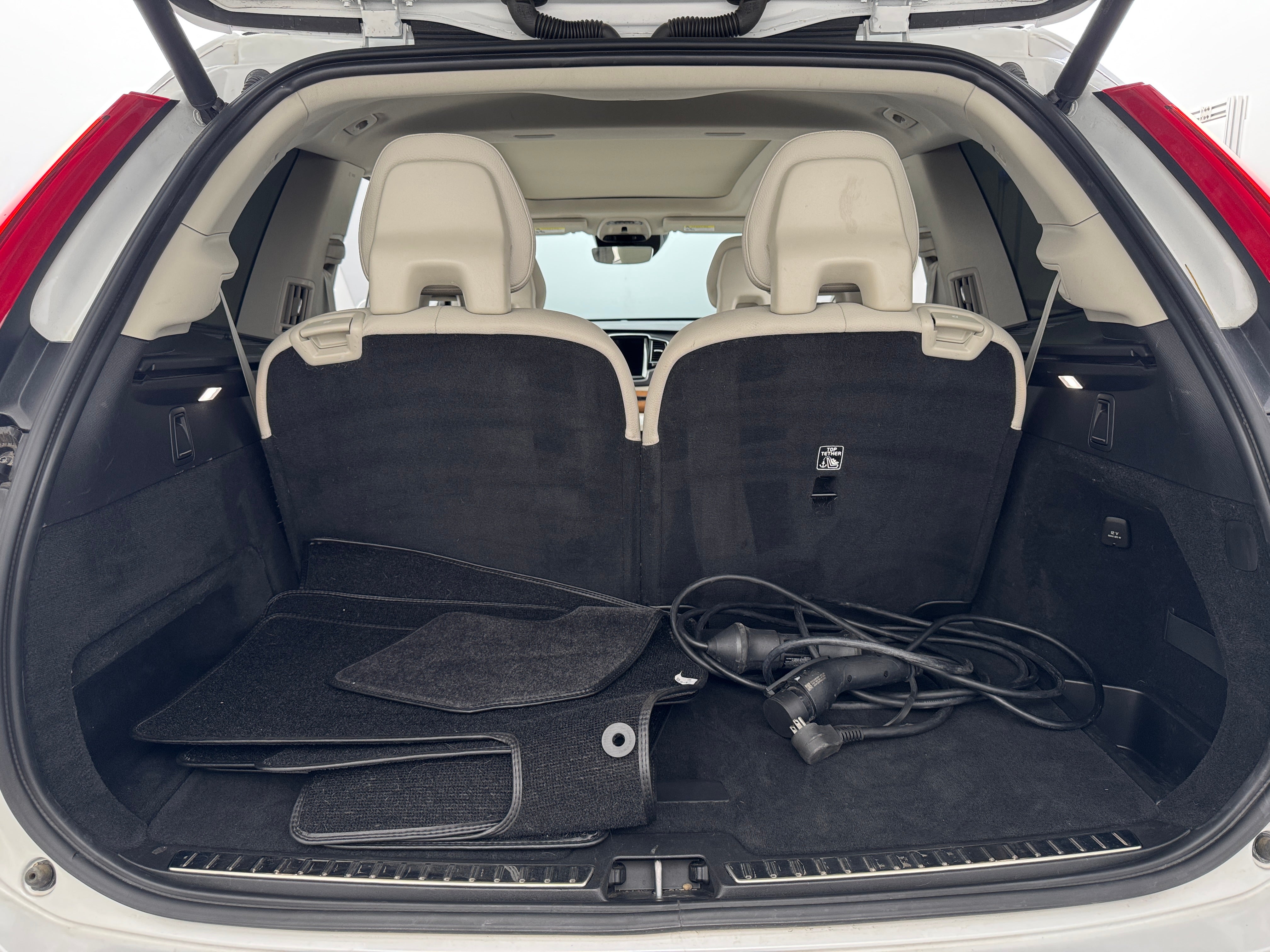 2022 Volvo XC90 T8 Plus 6
