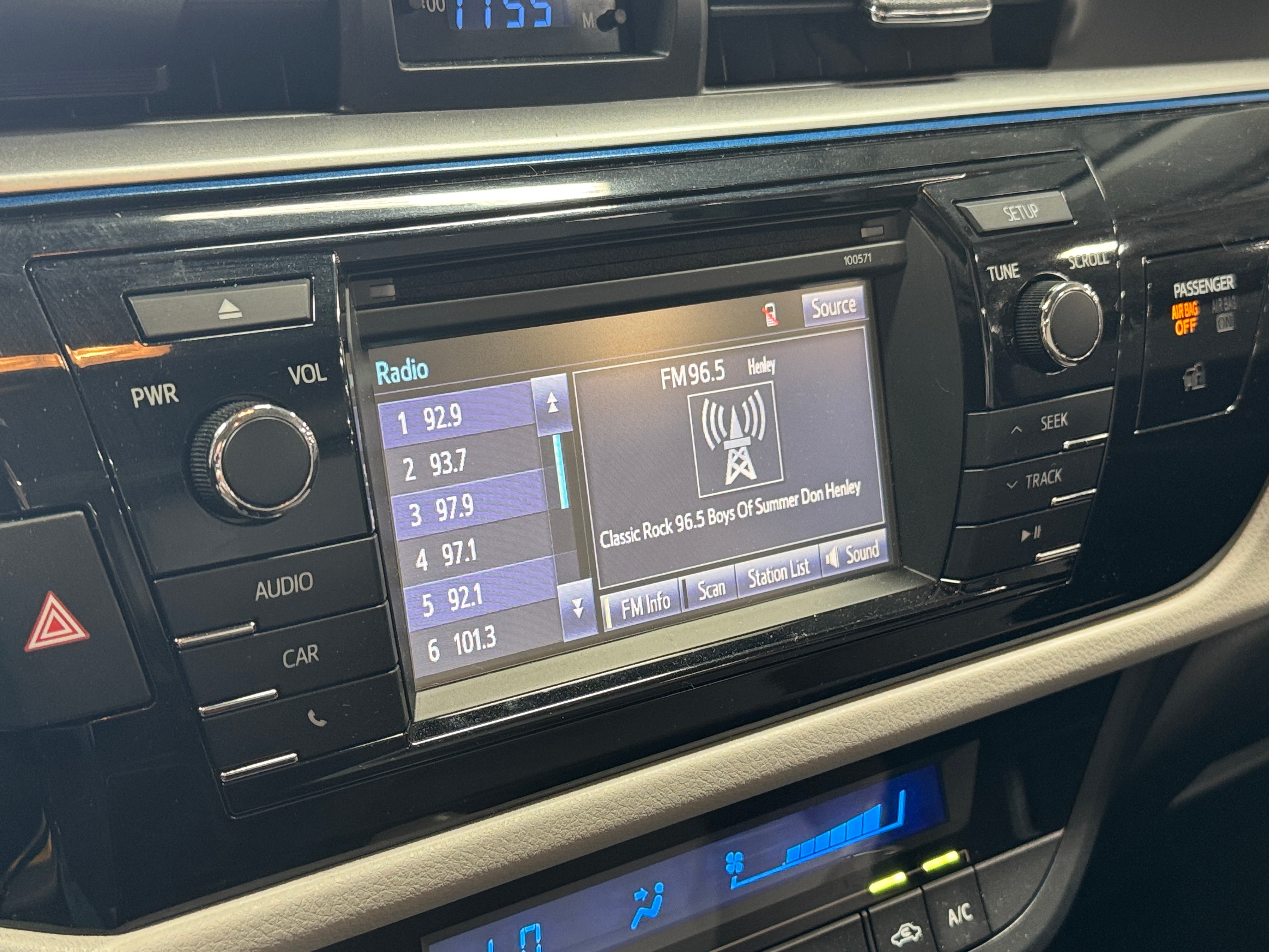 2016 Toyota Corolla LE 4