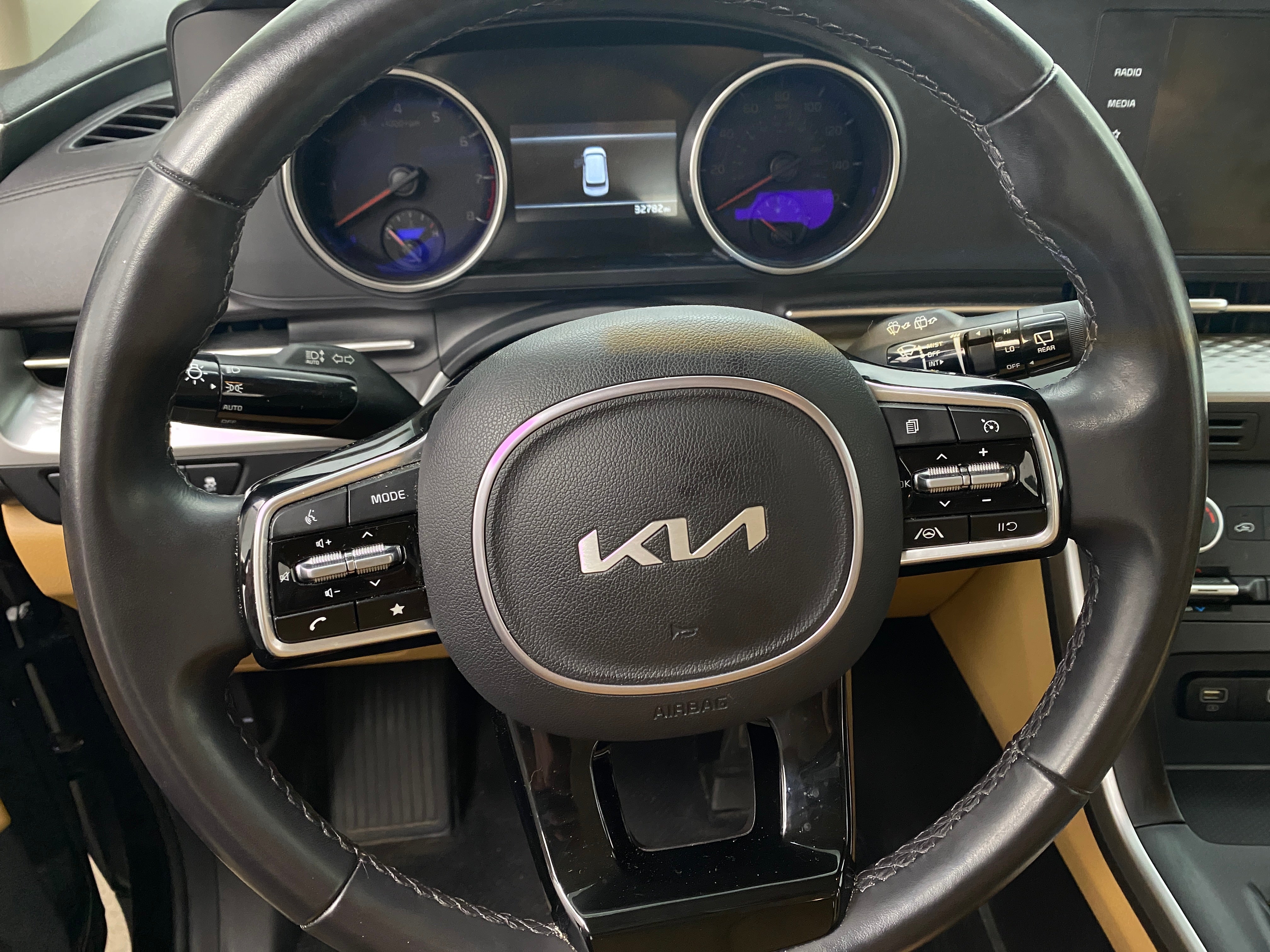 2023 Kia Carnival LX 4