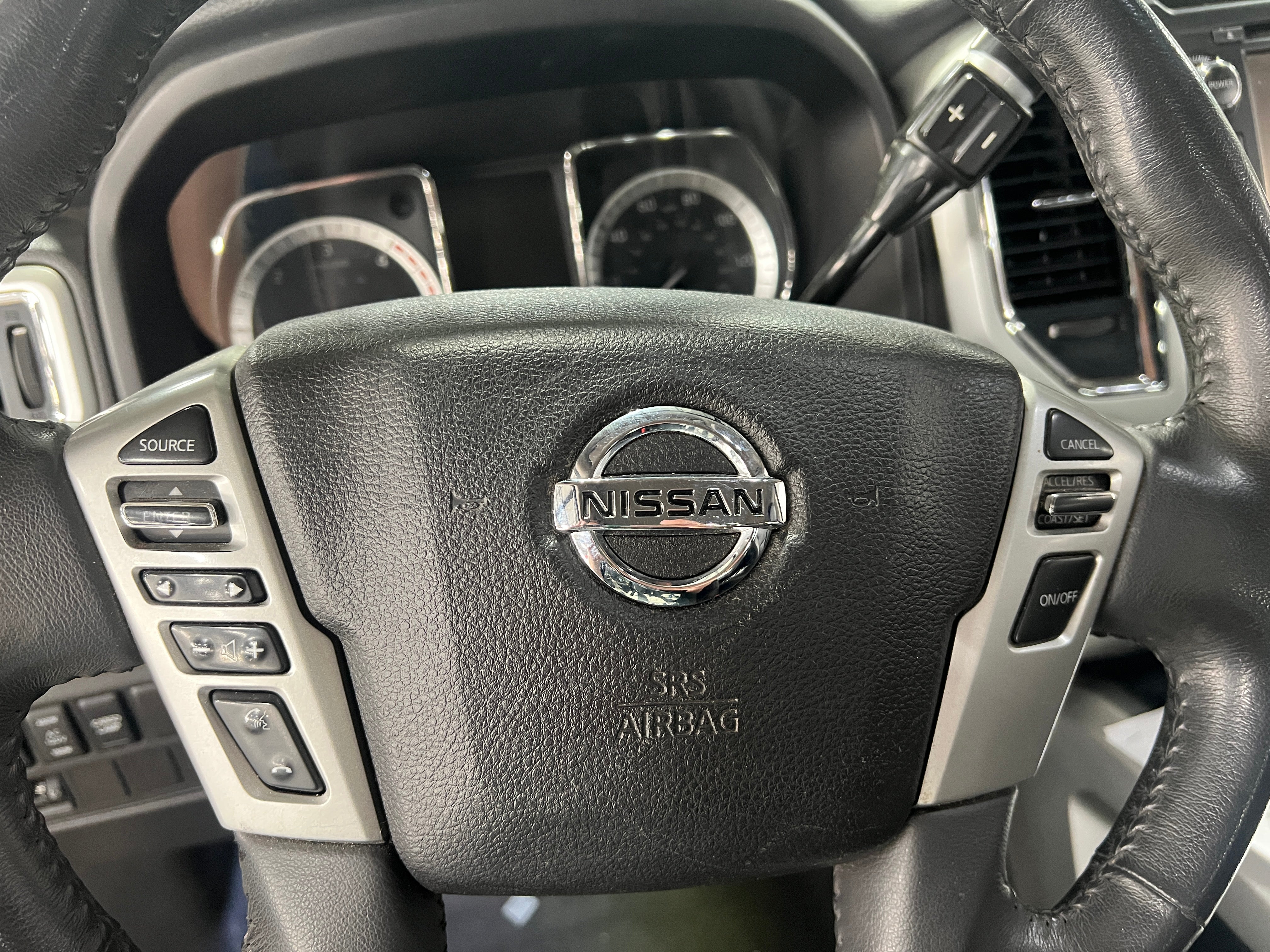 2016 Nissan Titan SL 5