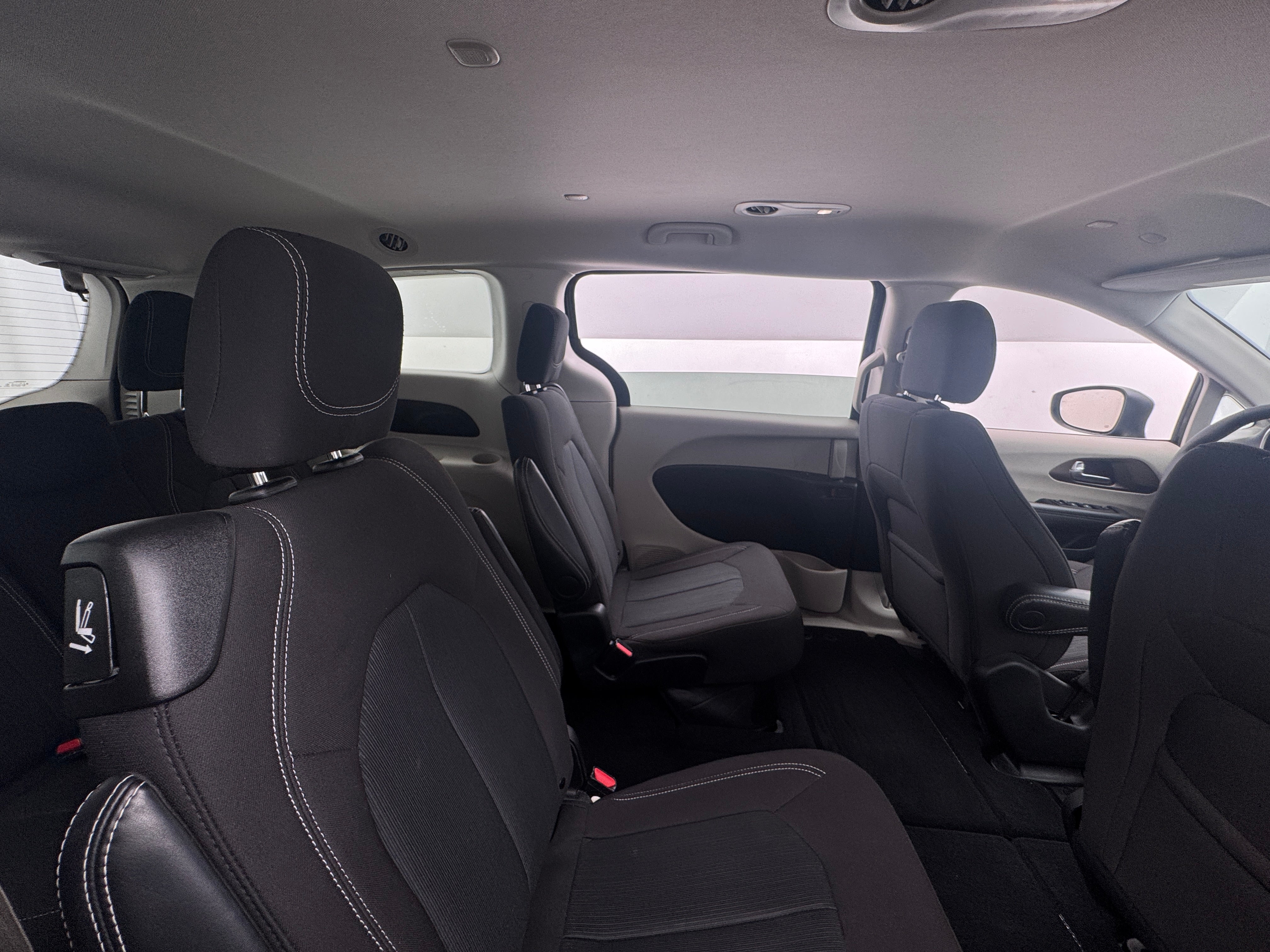2024 Chrysler Voyager LX 6