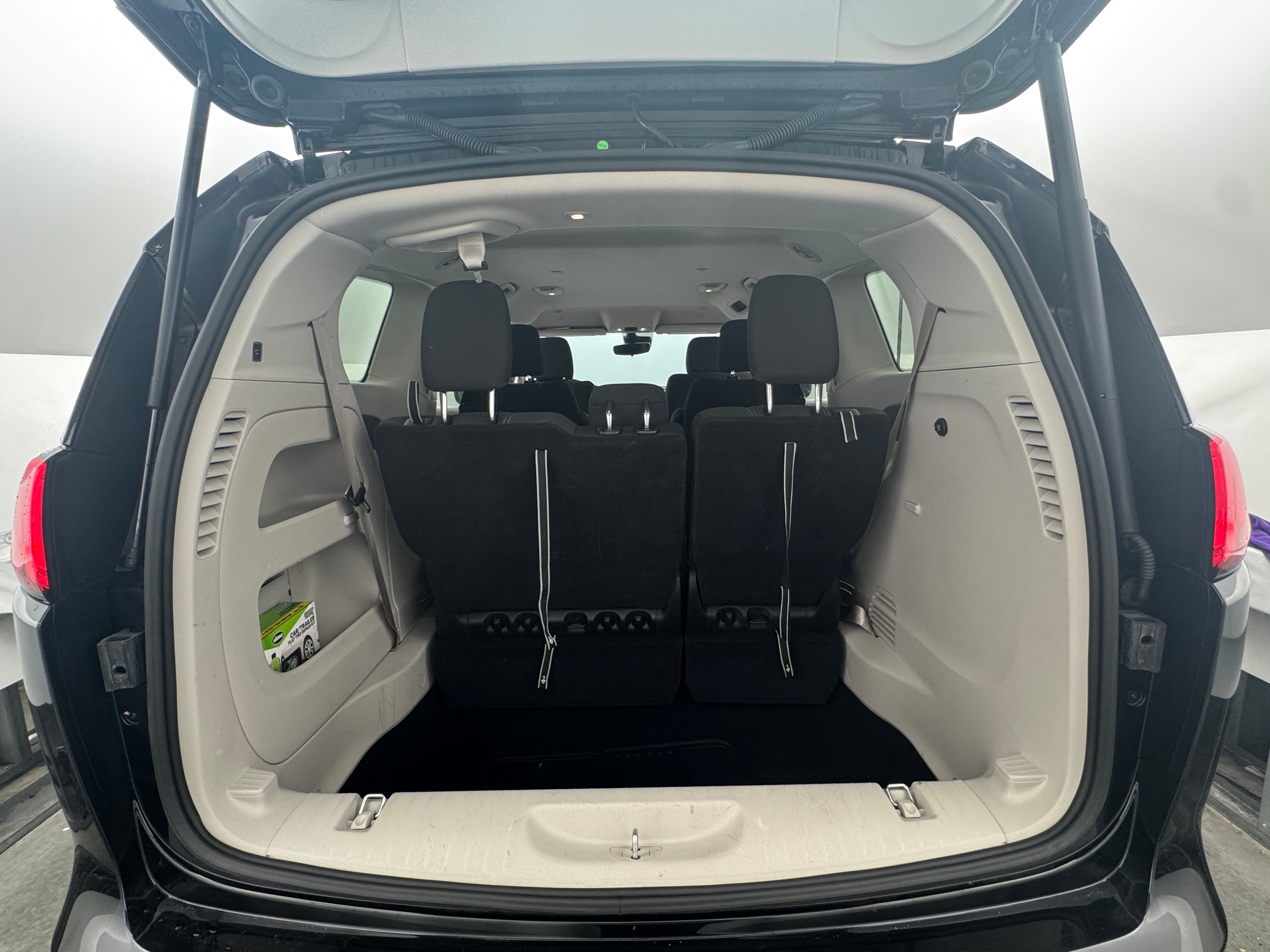 2024 Chrysler Voyager LX 7