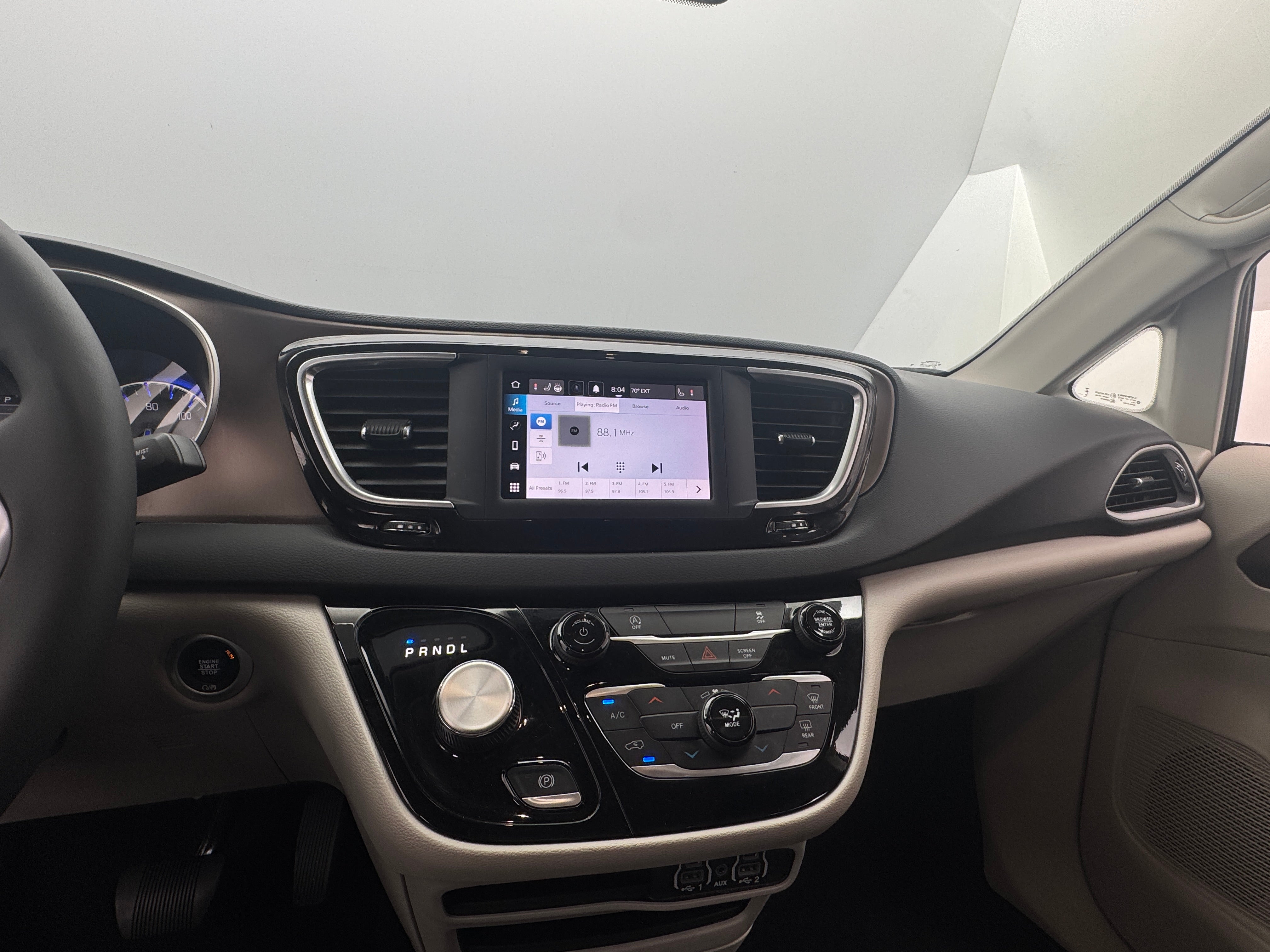2024 Chrysler Voyager LX 4