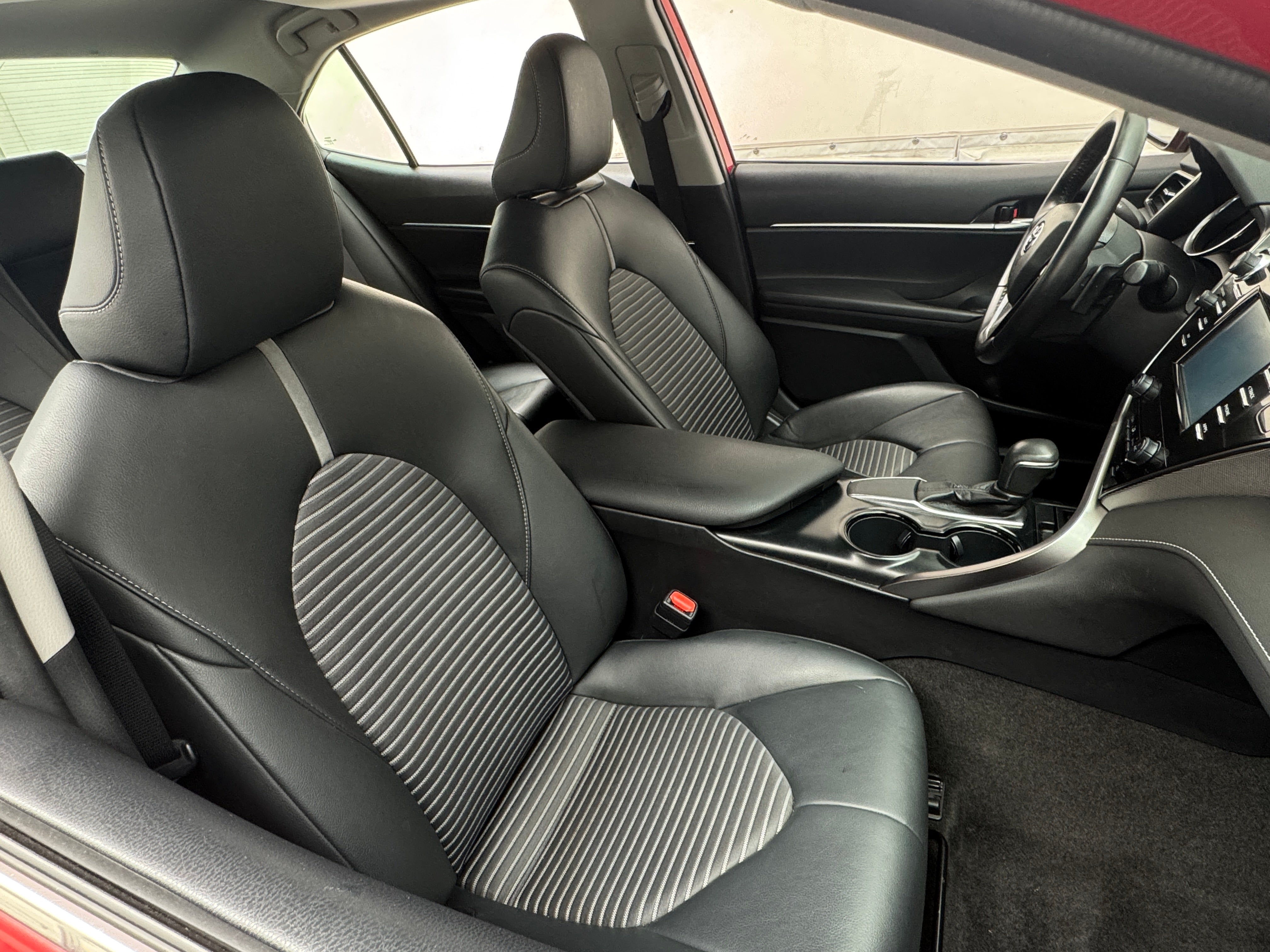 2019 Toyota Camry SE 2
