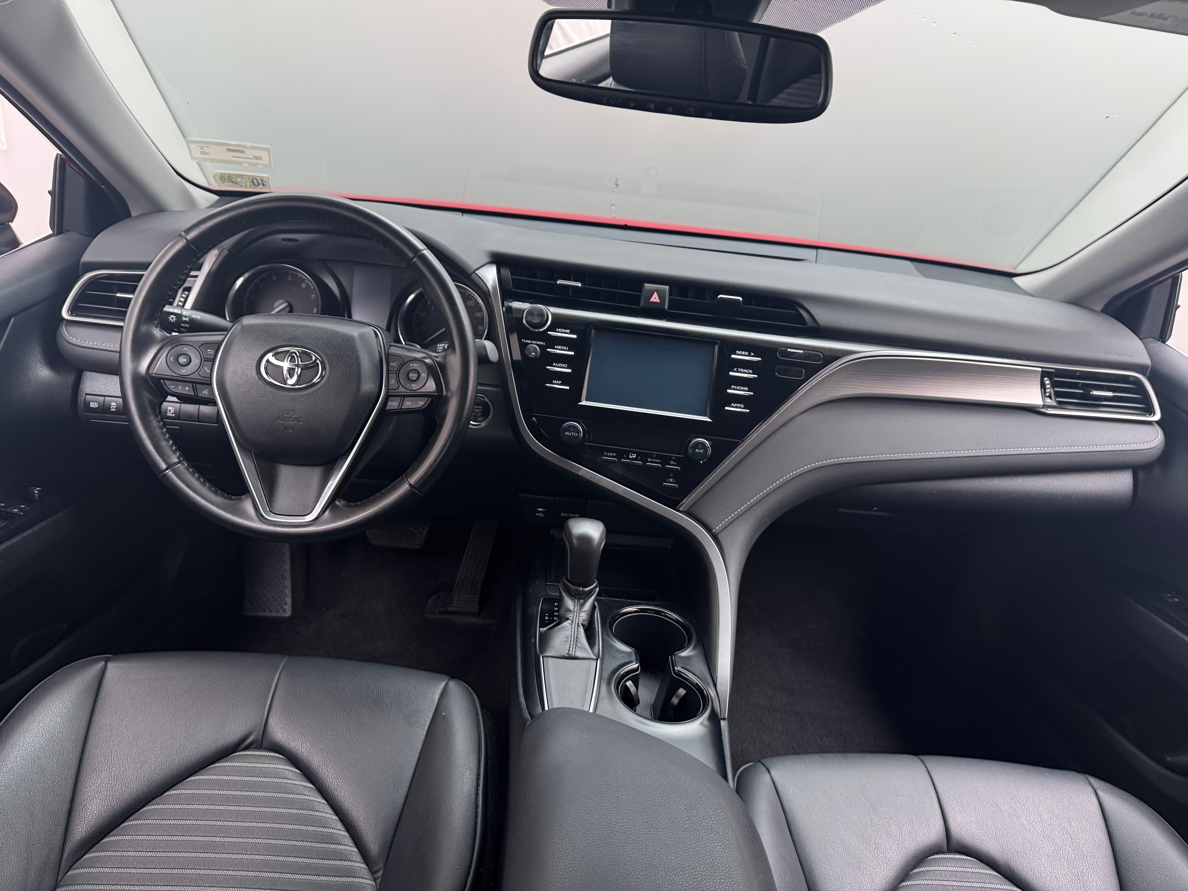 2019 Toyota Camry SE 3
